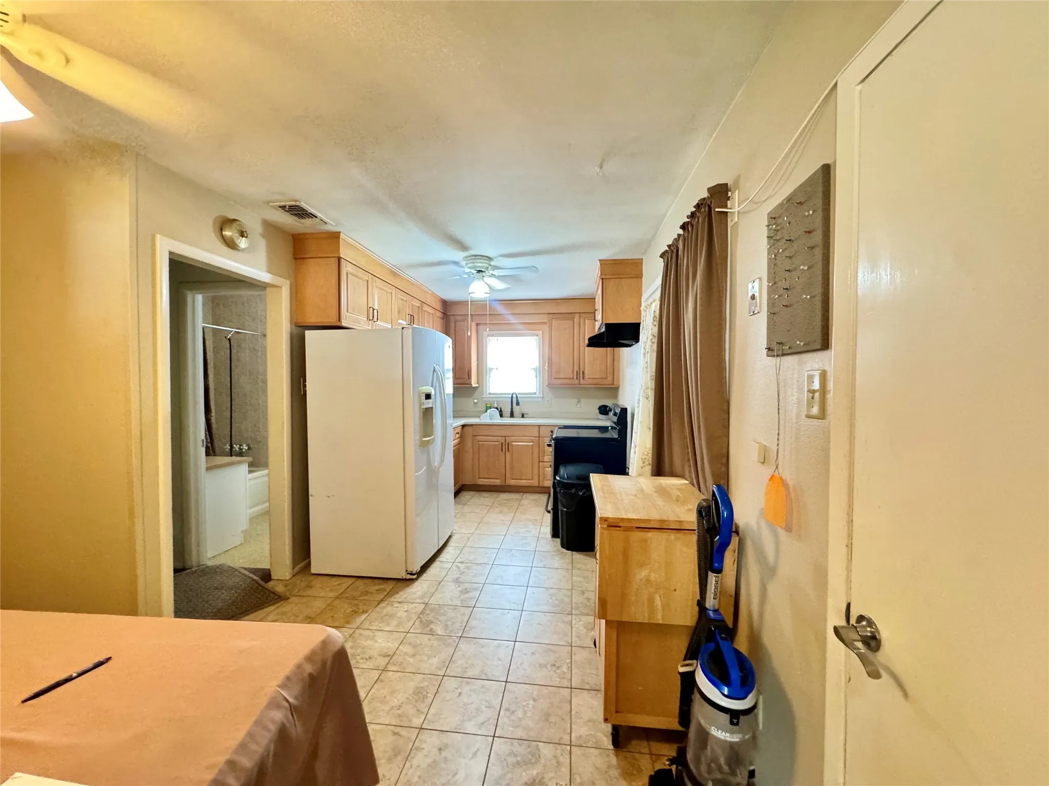 Single Family Residence For Sale in Taylor County , 3221 Ivy Lane, Abilene, Texas 79603, 3 Bedroom, 2 Bathroom, 1 Garage spaces, 1,080 Sqft, built in 1959, mls#21402707, Real Estate Agent in Abilene, Homes For Sale in Taylor county, Homes For Sale in Abilene, Realtor in Abilene Texas, Real Estate Brokerage Independent Realty Texas, Luminita Cordes Realtor