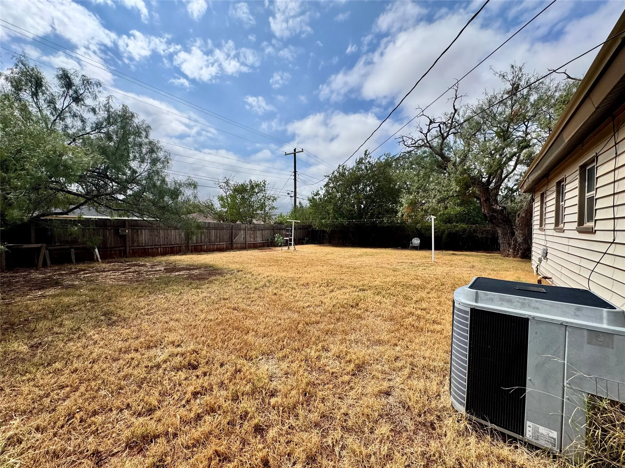 Single Family Residence For Sale in Taylor County , 3221 Ivy Lane, Abilene, Texas 79603, 3 Bedroom, 2 Bathroom, 1 Garage spaces, 1,080 Sqft, built in 1959, mls#21402707, Real Estate Agent in Abilene, Homes For Sale in Taylor county, Homes For Sale in Abilene, Realtor in Abilene Texas, Real Estate Brokerage Independent Realty Texas, Luminita Cordes Realtor