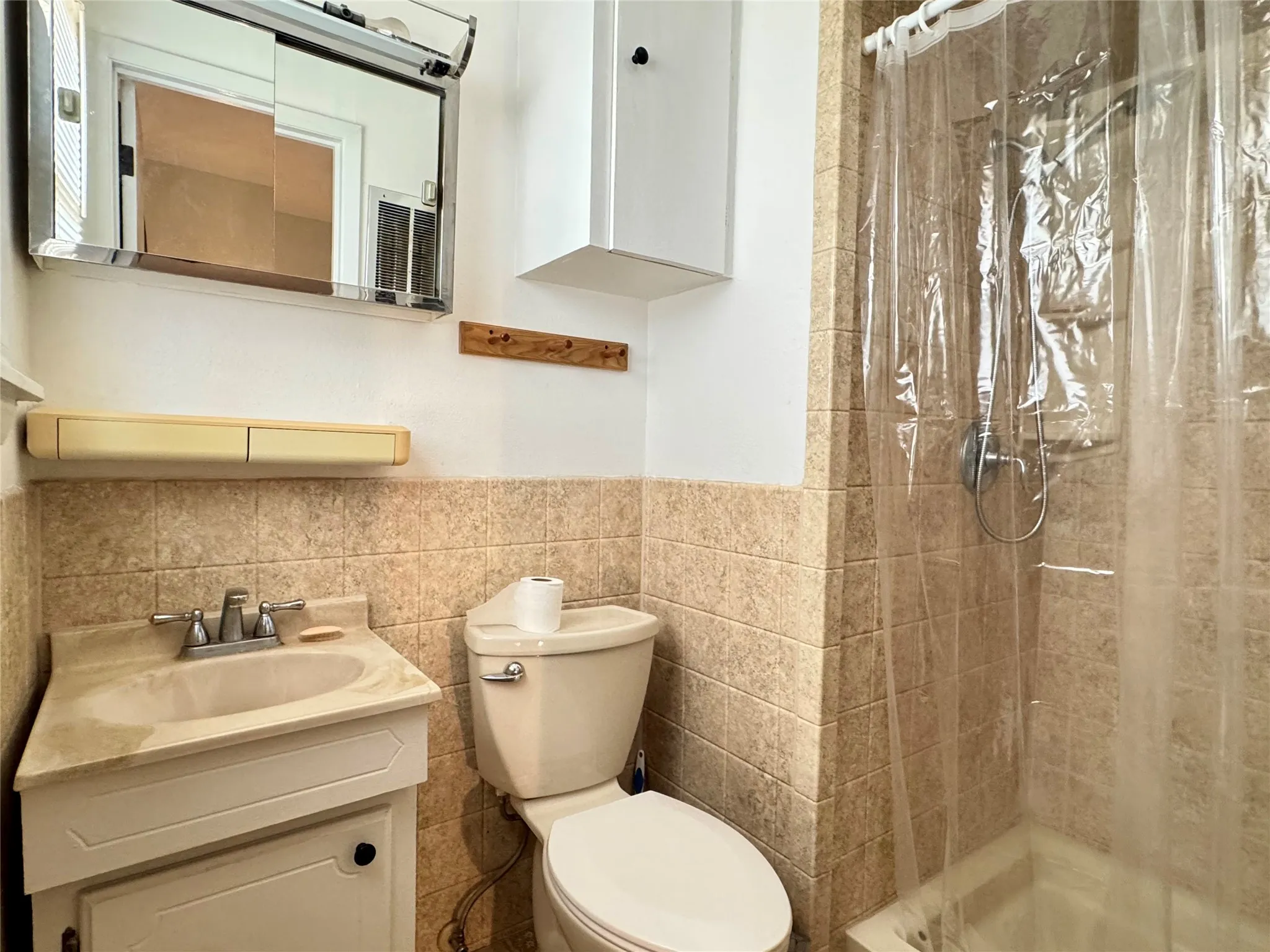Single Family Residence For Sale in Taylor County , 3221 Ivy Lane, Abilene, Texas 79603, 3 Bedroom, 2 Bathroom, 1 Garage spaces, 1,080 Sqft, built in 1959, mls#21402707, Real Estate Agent in Abilene, Homes For Sale in Taylor county, Homes For Sale in Abilene, Realtor in Abilene Texas, Real Estate Brokerage Independent Realty Texas, Luminita Cordes Realtor