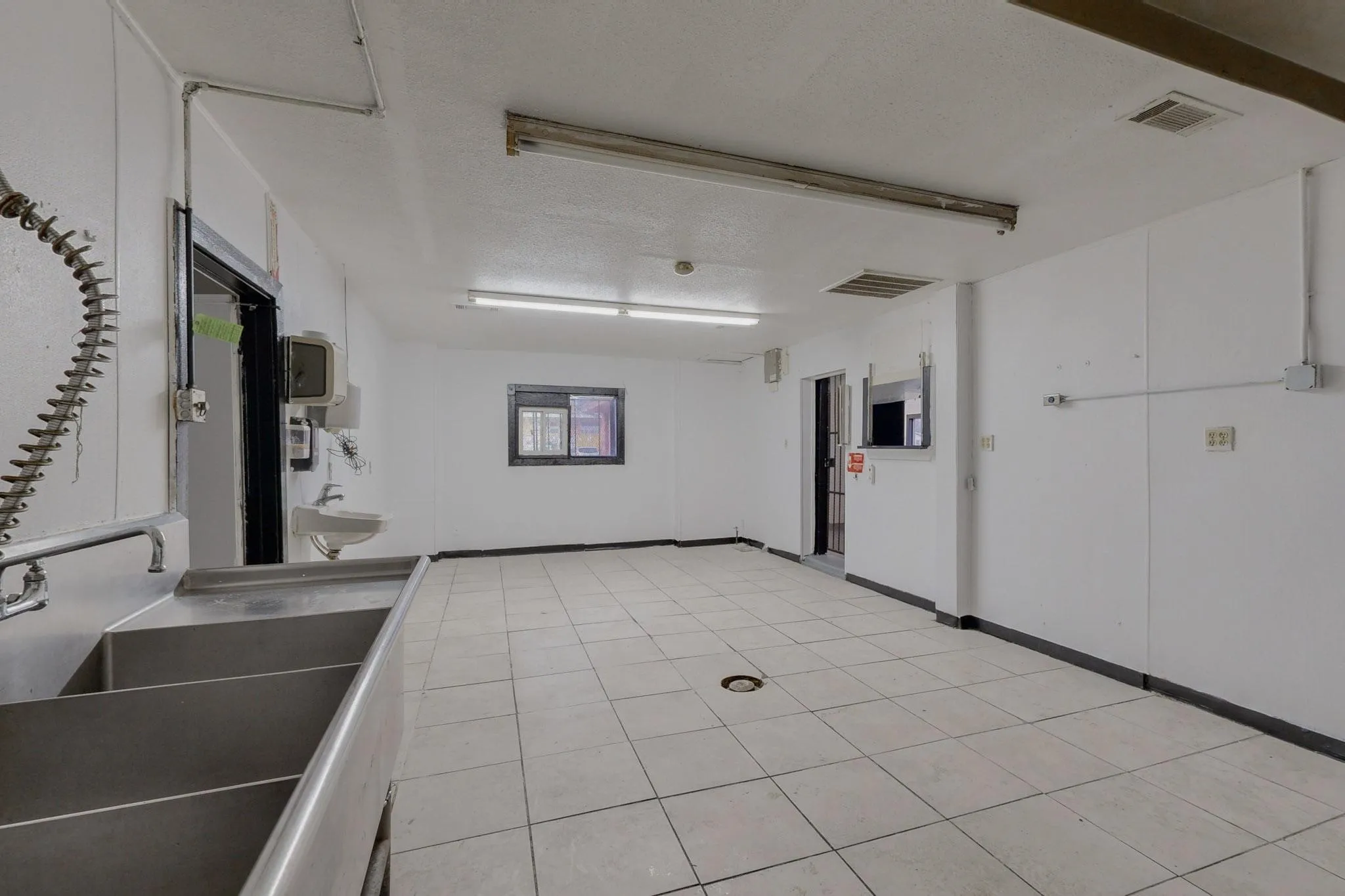 Retail For Sale in Dallas County , 2802 Lagow Street, Dallas, Texas 75210, 0, 0, Garage spaces, 0 Sqft, built in 1954, mls#21402709, Real Estate Agent in Dallas, Homes For Sale in Dallas county, Homes For Sale in Dallas, Realtor in Dallas Texas, Real Estate Brokerage Independent Realty Texas, Luminita Cordes Realtor