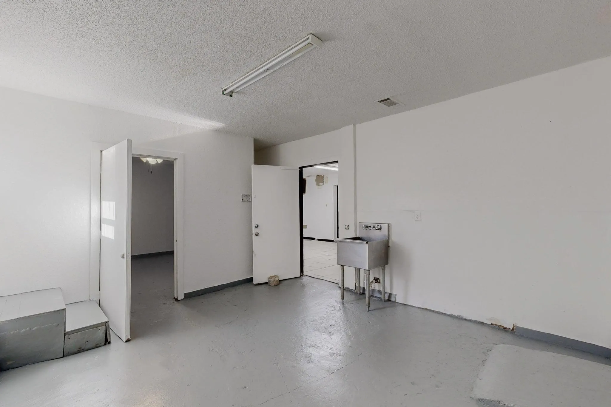 Retail For Sale in Dallas County , 2802 Lagow Street, Dallas, Texas 75210, 0, 0, Garage spaces, 0 Sqft, built in 1954, mls#21402709, Real Estate Agent in Dallas, Homes For Sale in Dallas county, Homes For Sale in Dallas, Realtor in Dallas Texas, Real Estate Brokerage Independent Realty Texas, Luminita Cordes Realtor