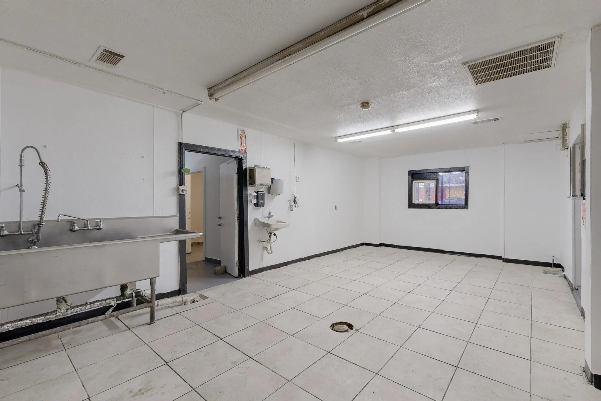 Retail For Sale in Dallas County , 2802 Lagow Street, Dallas, Texas 75210, 0, 0, Garage spaces, 0 Sqft, built in 1954, mls#21402709, Real Estate Agent in Dallas, Homes For Sale in Dallas county, Homes For Sale in Dallas, Realtor in Dallas Texas, Real Estate Brokerage Independent Realty Texas, Luminita Cordes Realtor