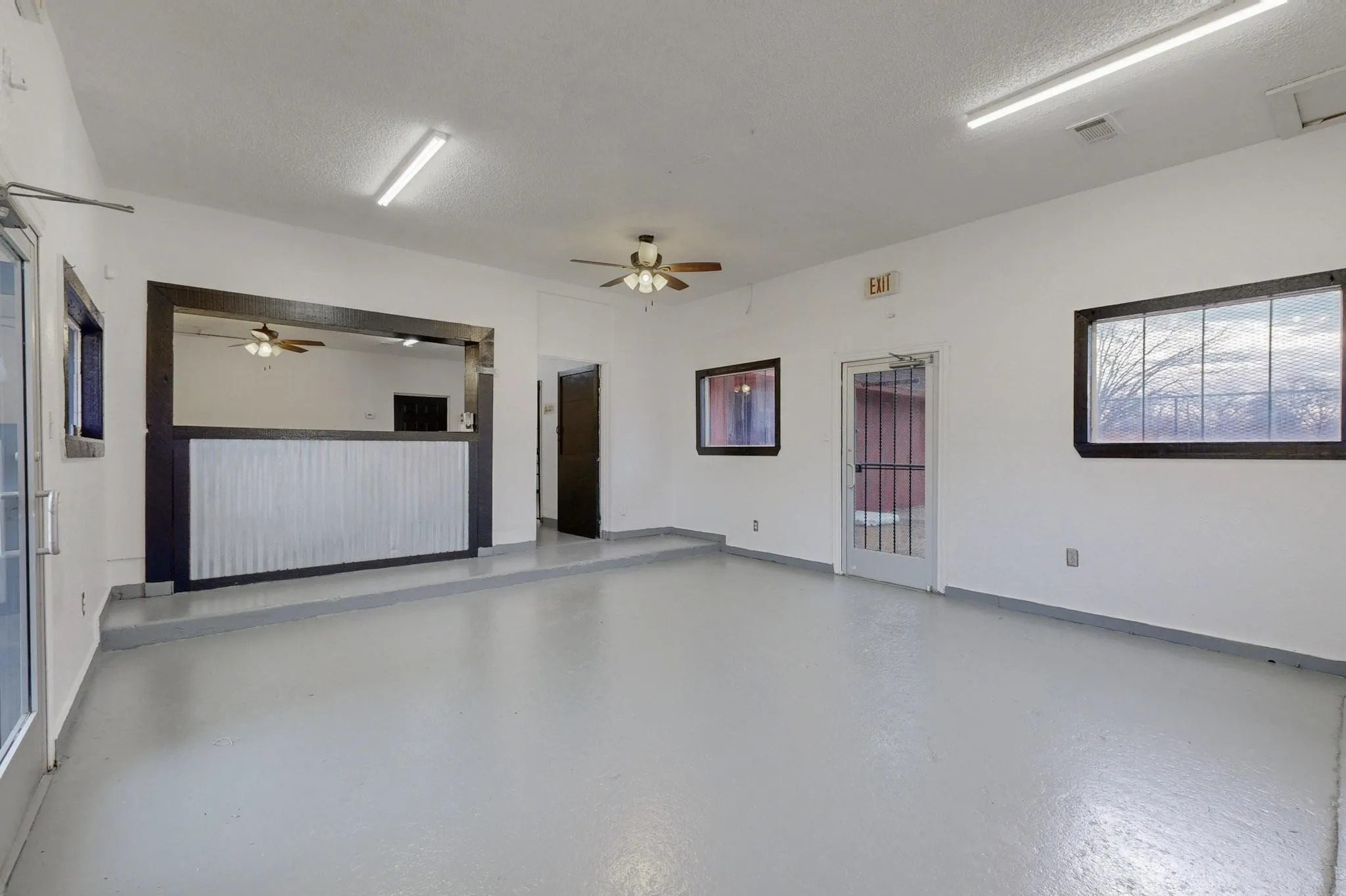 Retail For Sale in Dallas County , 2802 Lagow Street, Dallas, Texas 75210, 0, 0, Garage spaces, 0 Sqft, built in 1954, mls#21402709, Real Estate Agent in Dallas, Homes For Sale in Dallas county, Homes For Sale in Dallas, Realtor in Dallas Texas, Real Estate Brokerage Independent Realty Texas, Luminita Cordes Realtor