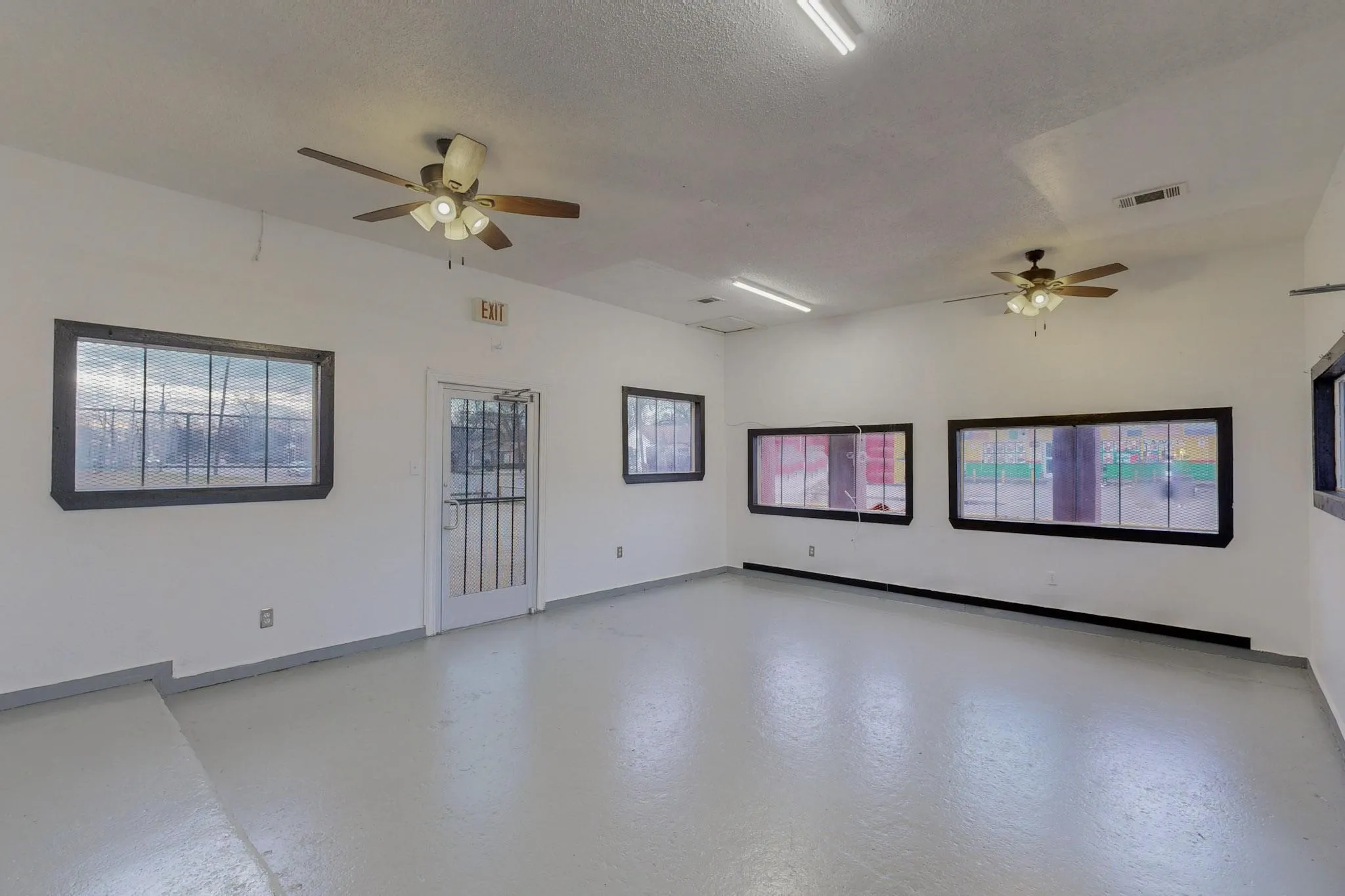 Retail For Sale in Dallas County , 2802 Lagow Street, Dallas, Texas 75210, 0, 0, Garage spaces, 0 Sqft, built in 1954, mls#21402709, Real Estate Agent in Dallas, Homes For Sale in Dallas county, Homes For Sale in Dallas, Realtor in Dallas Texas, Real Estate Brokerage Independent Realty Texas, Luminita Cordes Realtor