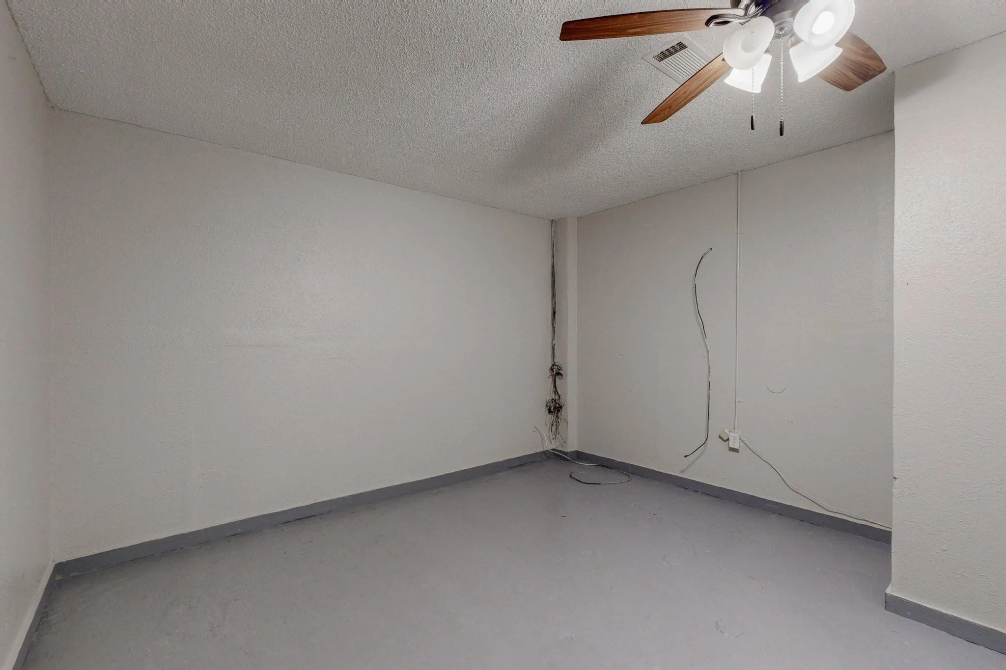 Retail For Sale in Dallas County , 2802 Lagow Street, Dallas, Texas 75210, 0, 0, Garage spaces, 0 Sqft, built in 1954, mls#21402709, Real Estate Agent in Dallas, Homes For Sale in Dallas county, Homes For Sale in Dallas, Realtor in Dallas Texas, Real Estate Brokerage Independent Realty Texas, Luminita Cordes Realtor