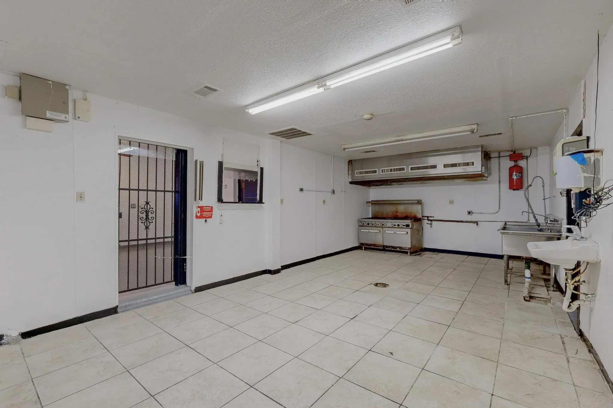 Retail For Sale in Dallas County , 2802 Lagow Street, Dallas, Texas 75210, 0, 0, Garage spaces, 0 Sqft, built in 1954, mls#21402709, Real Estate Agent in Dallas, Homes For Sale in Dallas county, Homes For Sale in Dallas, Realtor in Dallas Texas, Real Estate Brokerage Independent Realty Texas, Luminita Cordes Realtor