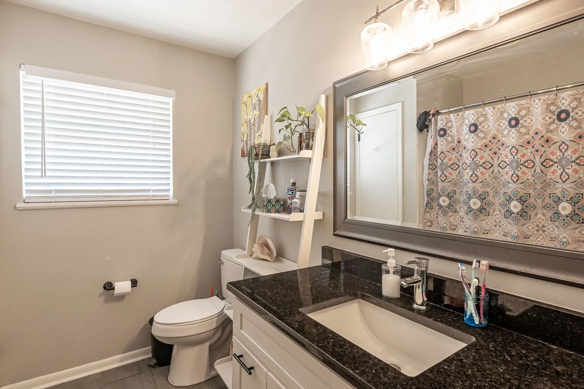 Single Family Residence For Sale in Smith County , 225 Powell Drive, Tyler, Texas 75703, 3 Bedroom, 2 Bathroom, 2 Garage spaces, 1,988 Sqft, built in 1969, mls#21402715, Real Estate Agent in Tyler, Homes For Sale in Smith county, Homes For Sale in Tyler, Realtor in Tyler Texas, Real Estate Brokerage Independent Realty Texas, Luminita Cordes Realtor