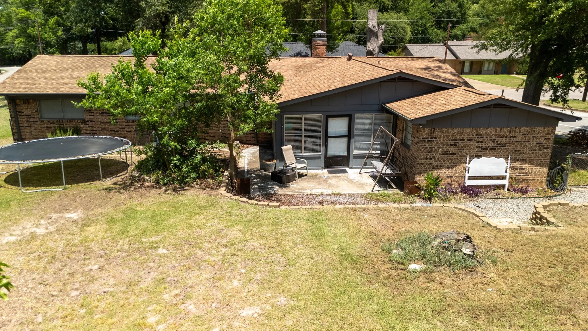 Single Family Residence For Sale in Smith County , 225 Powell Drive, Tyler, Texas 75703, 3 Bedroom, 2 Bathroom, 2 Garage spaces, 1,988 Sqft, built in 1969, mls#21402715, Real Estate Agent in Tyler, Homes For Sale in Smith county, Homes For Sale in Tyler, Realtor in Tyler Texas, Real Estate Brokerage Independent Realty Texas, Luminita Cordes Realtor