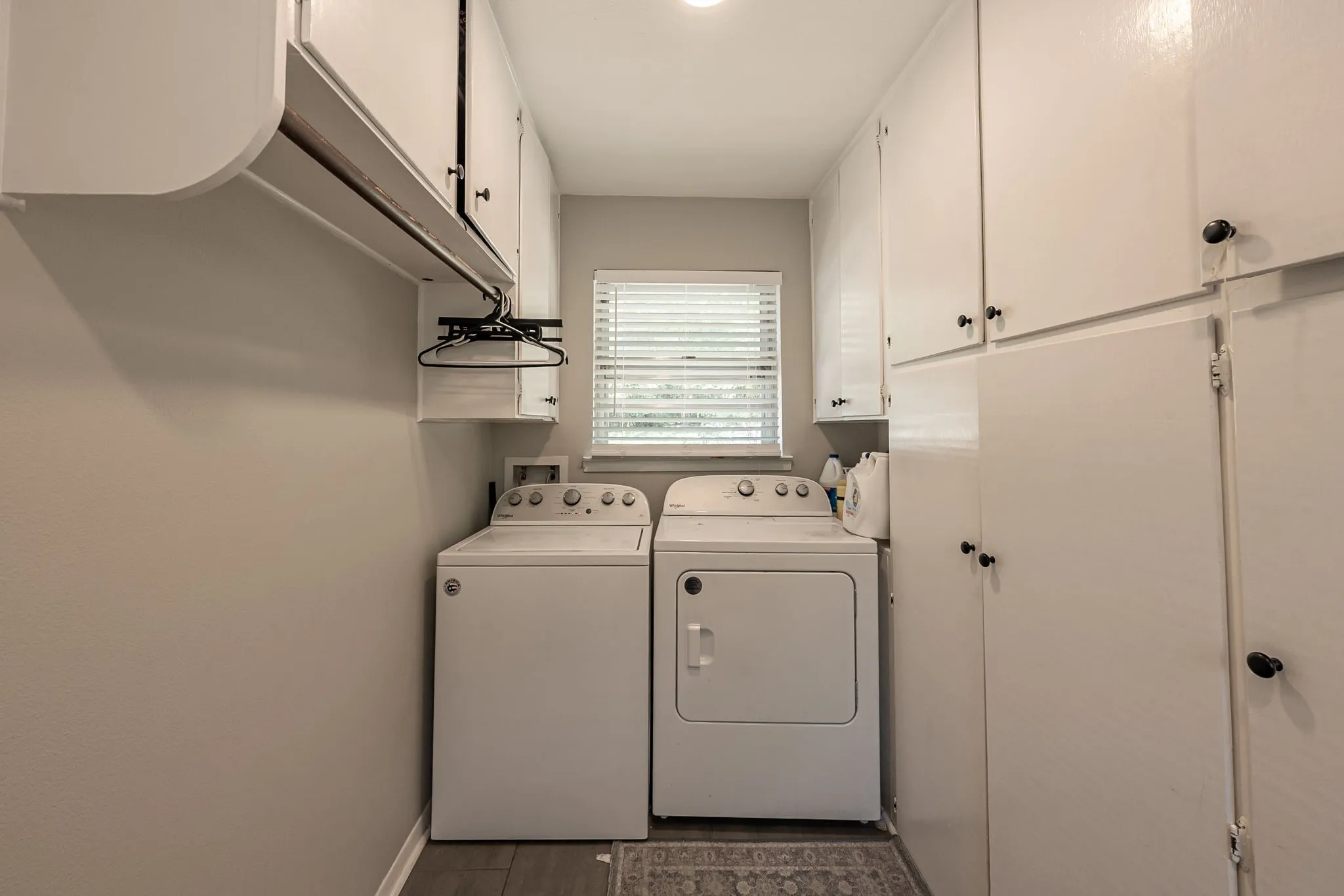 Single Family Residence For Sale in Smith County , 225 Powell Drive, Tyler, Texas 75703, 3 Bedroom, 2 Bathroom, 2 Garage spaces, 1,988 Sqft, built in 1969, mls#21402715, Real Estate Agent in Tyler, Homes For Sale in Smith county, Homes For Sale in Tyler, Realtor in Tyler Texas, Real Estate Brokerage Independent Realty Texas, Luminita Cordes Realtor