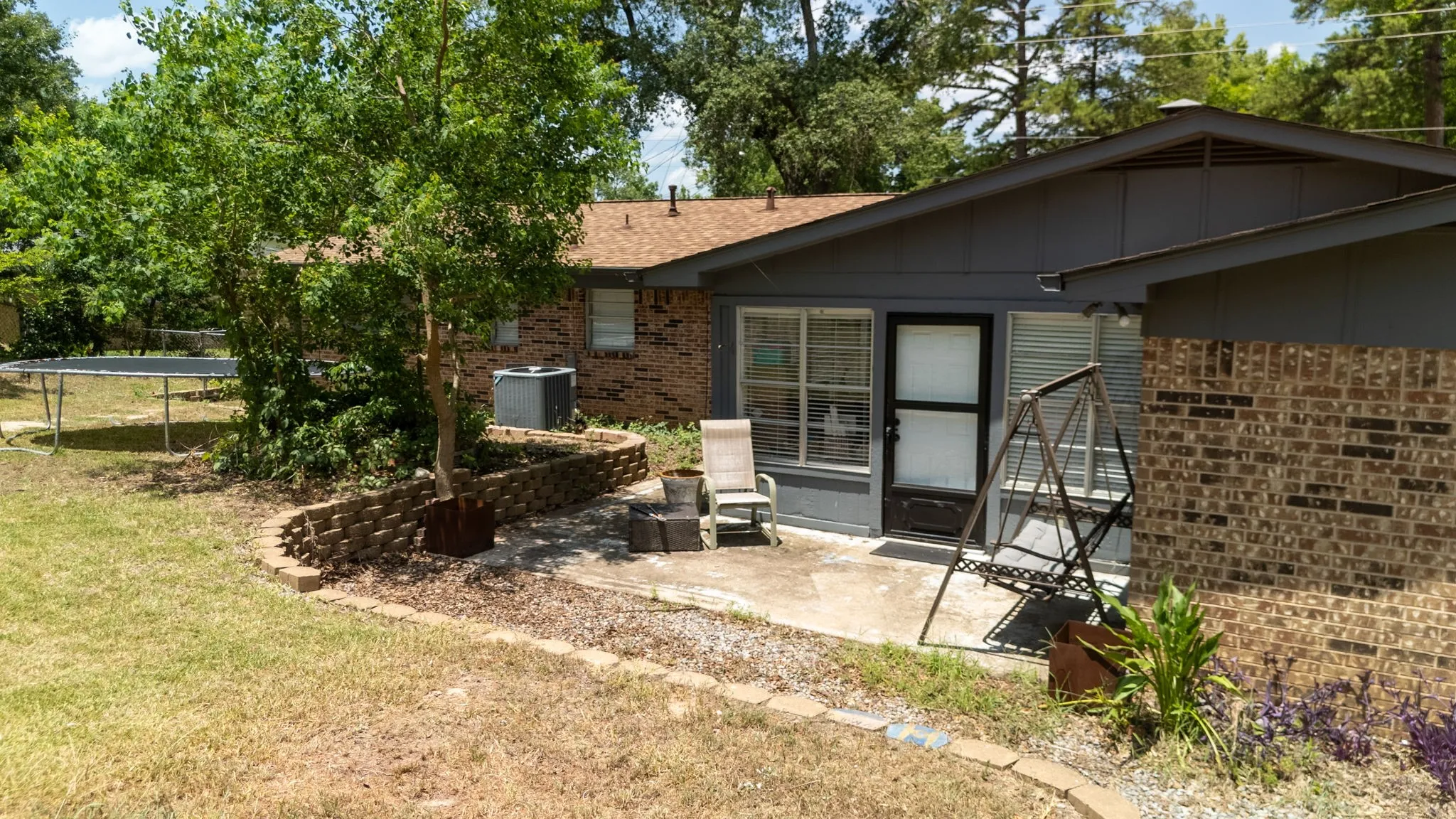 Single Family Residence For Sale in Smith County , 225 Powell Drive, Tyler, Texas 75703, 3 Bedroom, 2 Bathroom, 2 Garage spaces, 1,988 Sqft, built in 1969, mls#21402715, Real Estate Agent in Tyler, Homes For Sale in Smith county, Homes For Sale in Tyler, Realtor in Tyler Texas, Real Estate Brokerage Independent Realty Texas, Luminita Cordes Realtor
