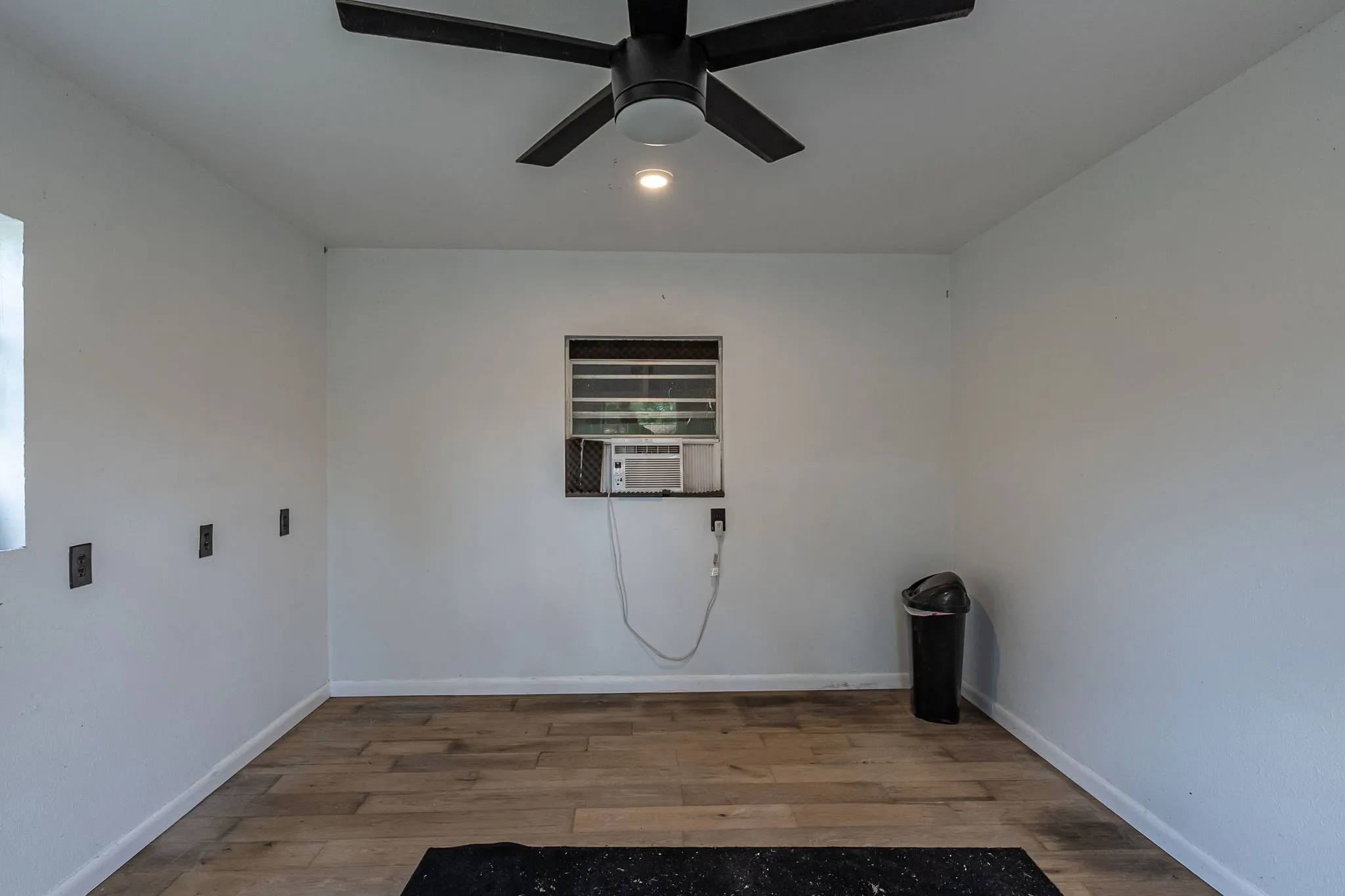 Single Family Residence For Sale in Smith County , 225 Powell Drive, Tyler, Texas 75703, 3 Bedroom, 2 Bathroom, 2 Garage spaces, 1,988 Sqft, built in 1969, mls#21402715, Real Estate Agent in Tyler, Homes For Sale in Smith county, Homes For Sale in Tyler, Realtor in Tyler Texas, Real Estate Brokerage Independent Realty Texas, Luminita Cordes Realtor