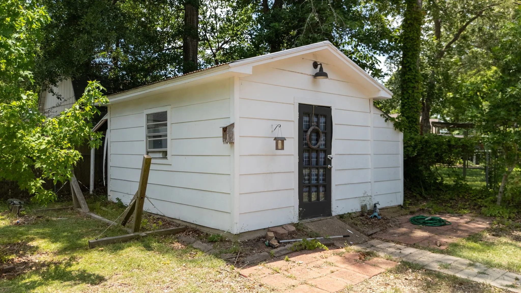 Single Family Residence For Sale in Smith County , 225 Powell Drive, Tyler, Texas 75703, 3 Bedroom, 2 Bathroom, 2 Garage spaces, 1,988 Sqft, built in 1969, mls#21402715, Real Estate Agent in Tyler, Homes For Sale in Smith county, Homes For Sale in Tyler, Realtor in Tyler Texas, Real Estate Brokerage Independent Realty Texas, Luminita Cordes Realtor