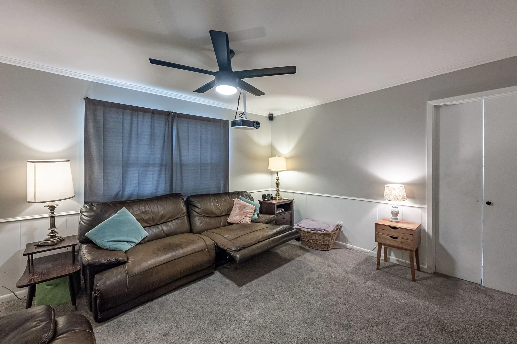 Single Family Residence For Sale in Smith County , 225 Powell Drive, Tyler, Texas 75703, 3 Bedroom, 2 Bathroom, 2 Garage spaces, 1,988 Sqft, built in 1969, mls#21402715, Real Estate Agent in Tyler, Homes For Sale in Smith county, Homes For Sale in Tyler, Realtor in Tyler Texas, Real Estate Brokerage Independent Realty Texas, Luminita Cordes Realtor