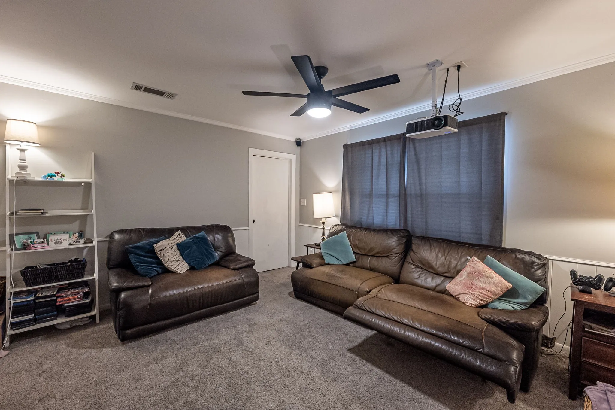 Single Family Residence For Sale in Smith County , 225 Powell Drive, Tyler, Texas 75703, 3 Bedroom, 2 Bathroom, 2 Garage spaces, 1,988 Sqft, built in 1969, mls#21402715, Real Estate Agent in Tyler, Homes For Sale in Smith county, Homes For Sale in Tyler, Realtor in Tyler Texas, Real Estate Brokerage Independent Realty Texas, Luminita Cordes Realtor