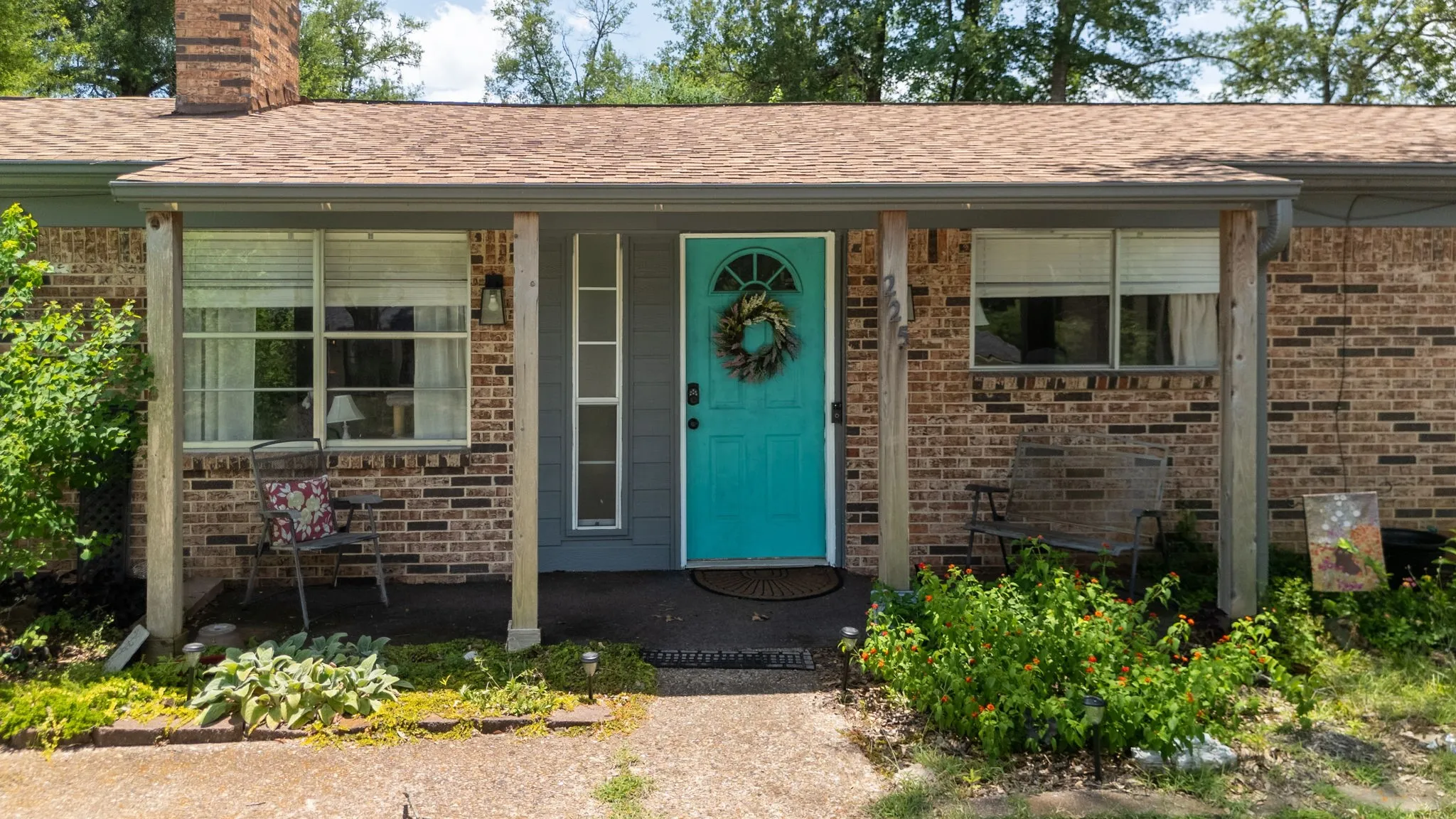 Single Family Residence For Sale in Smith County , 225 Powell Drive, Tyler, Texas 75703, 3 Bedroom, 2 Bathroom, 2 Garage spaces, 1,988 Sqft, built in 1969, mls#21402715, Real Estate Agent in Tyler, Homes For Sale in Smith county, Homes For Sale in Tyler, Realtor in Tyler Texas, Real Estate Brokerage Independent Realty Texas, Luminita Cordes Realtor