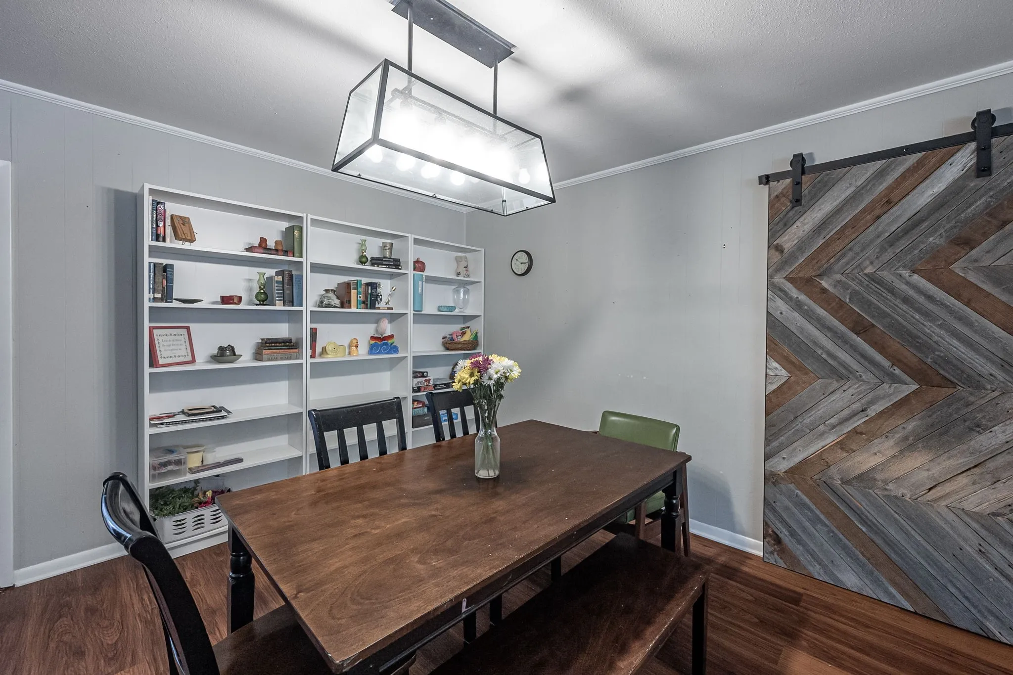 Single Family Residence For Sale in Smith County , 225 Powell Drive, Tyler, Texas 75703, 3 Bedroom, 2 Bathroom, 2 Garage spaces, 1,988 Sqft, built in 1969, mls#21402715, Real Estate Agent in Tyler, Homes For Sale in Smith county, Homes For Sale in Tyler, Realtor in Tyler Texas, Real Estate Brokerage Independent Realty Texas, Luminita Cordes Realtor