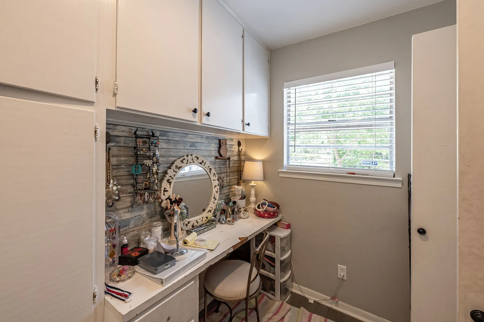 Single Family Residence For Sale in Smith County , 225 Powell Drive, Tyler, Texas 75703, 3 Bedroom, 2 Bathroom, 2 Garage spaces, 1,988 Sqft, built in 1969, mls#21402715, Real Estate Agent in Tyler, Homes For Sale in Smith county, Homes For Sale in Tyler, Realtor in Tyler Texas, Real Estate Brokerage Independent Realty Texas, Luminita Cordes Realtor