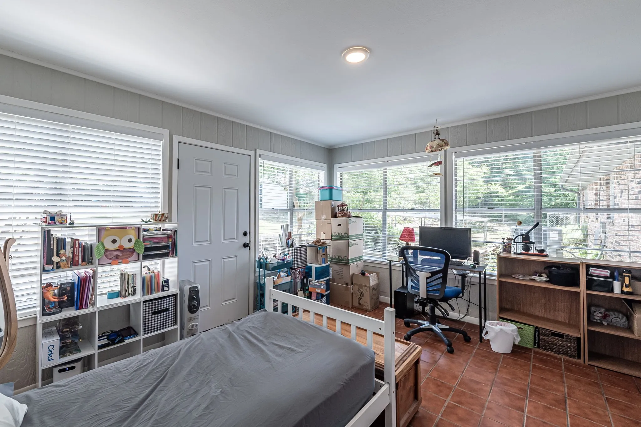Single Family Residence For Sale in Smith County , 225 Powell Drive, Tyler, Texas 75703, 3 Bedroom, 2 Bathroom, 2 Garage spaces, 1,988 Sqft, built in 1969, mls#21402715, Real Estate Agent in Tyler, Homes For Sale in Smith county, Homes For Sale in Tyler, Realtor in Tyler Texas, Real Estate Brokerage Independent Realty Texas, Luminita Cordes Realtor