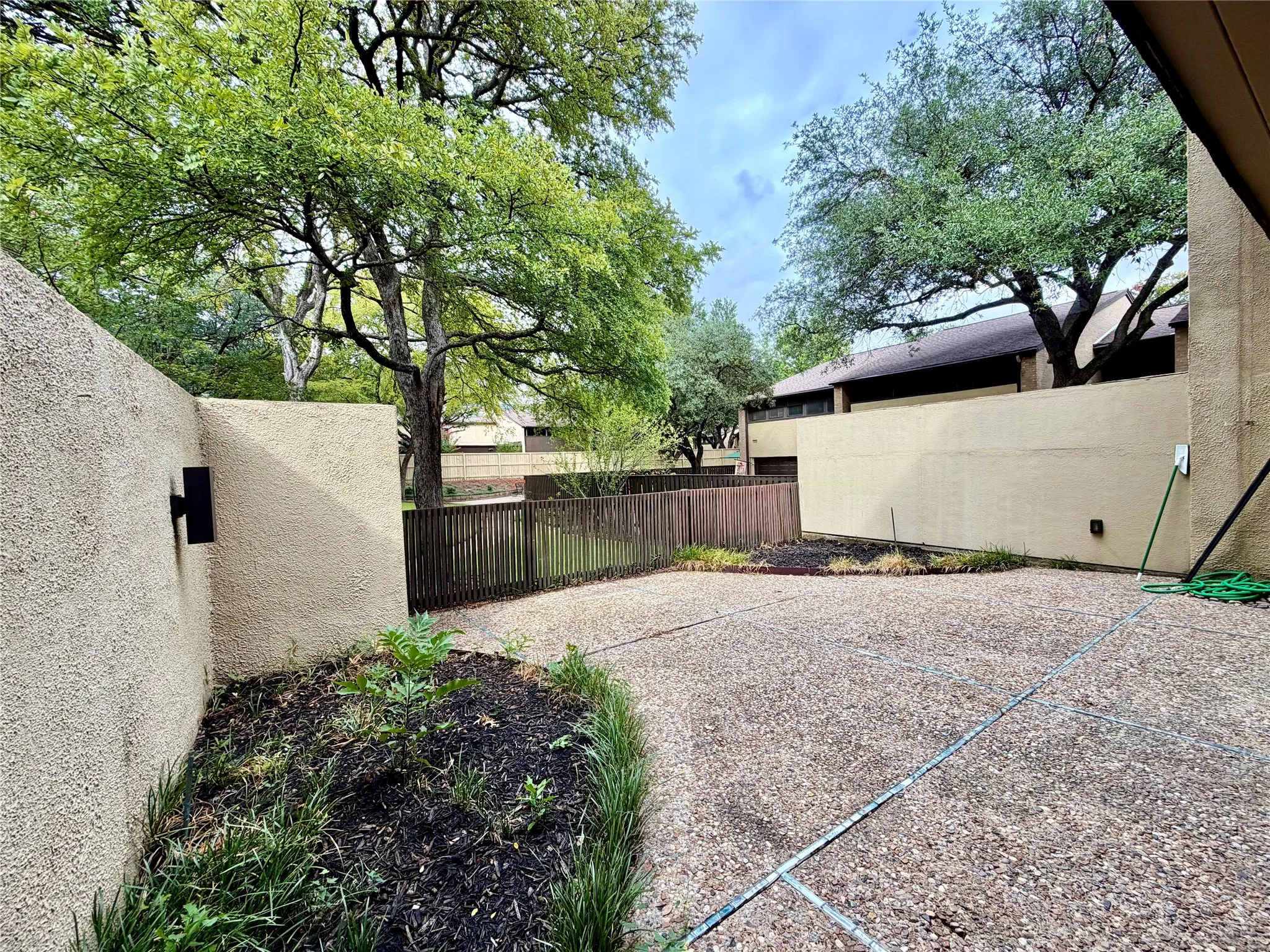 Condominium For Sale in Dallas County , 1201 Portales Lane Bldg L, Irving, Texas 75061, 3 Bedroom, 3 Bathroom, 2 Garage spaces, 1,545 Sqft, built in 1966, mls#21402702, Real Estate Agent in Irving, Homes For Sale in Dallas county, Homes For Sale in Irving, Realtor in Irving Texas, Real Estate Brokerage Independent Realty Texas, Luminita Cordes Realtor