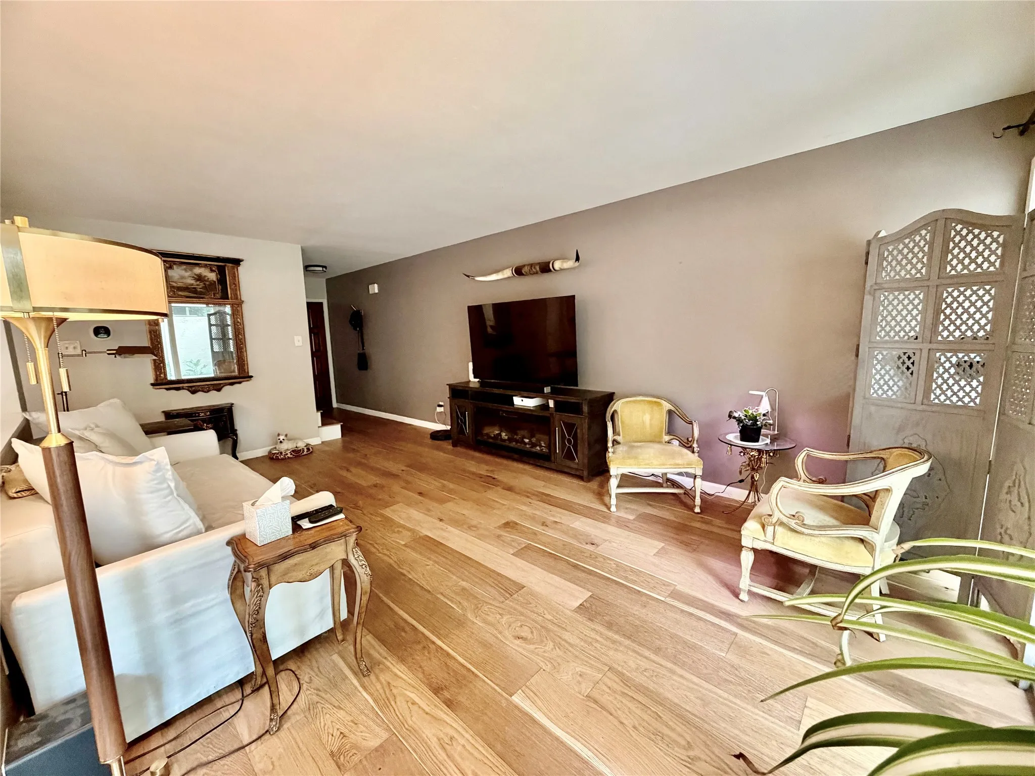 Condominium For Sale in Dallas County , 1201 Portales Lane Bldg L, Irving, Texas 75061, 3 Bedroom, 3 Bathroom, 2 Garage spaces, 1,545 Sqft, built in 1966, mls#21402702, Real Estate Agent in Irving, Homes For Sale in Dallas county, Homes For Sale in Irving, Realtor in Irving Texas, Real Estate Brokerage Independent Realty Texas, Luminita Cordes Realtor