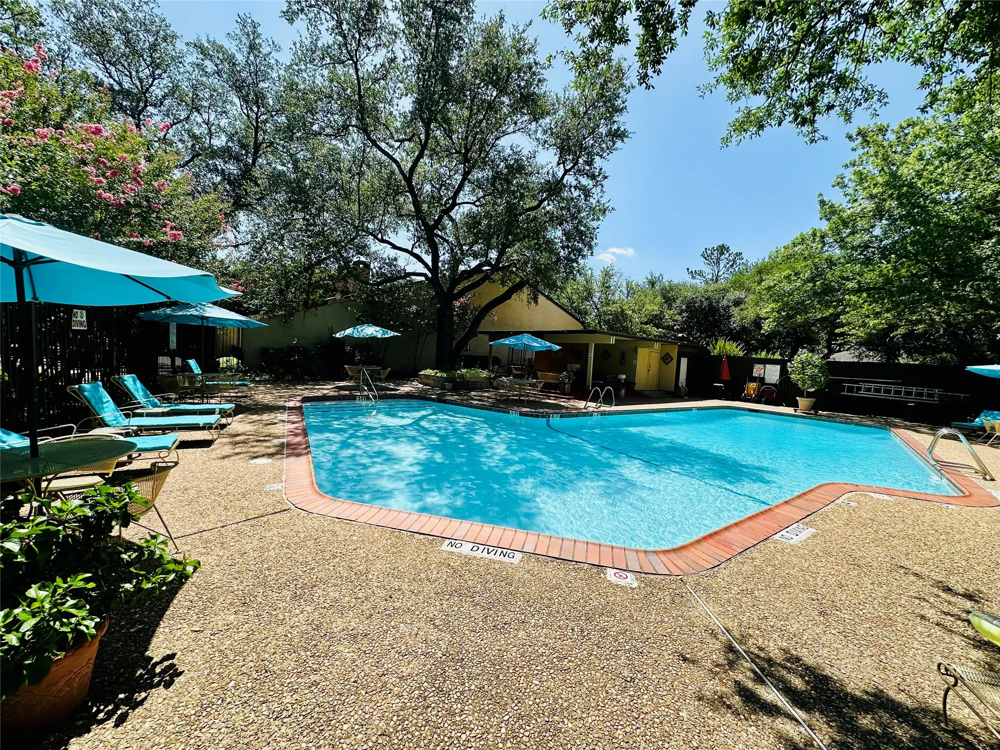 Condominium For Sale in Dallas County , 1201 Portales Lane Bldg L, Irving, Texas 75061, 3 Bedroom, 3 Bathroom, 2 Garage spaces, 1,545 Sqft, built in 1966, mls#21402702, Real Estate Agent in Irving, Homes For Sale in Dallas county, Homes For Sale in Irving, Realtor in Irving Texas, Real Estate Brokerage Independent Realty Texas, Luminita Cordes Realtor