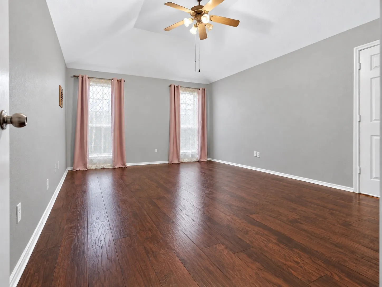 Single Family Residence For Rent in Tarrant County , 1623 Brookleaf Drive, Arlington, Texas 76018, 4 Bedroom, 2 Bathroom, 1 Garage spaces, 1,851 Sqft, built in 2004, mls#21402312, Real Estate Agent in Arlington, Homes For Rent in Tarrant county, Homes For Rent in Arlington, Realtor in Arlington Texas, Real Estate Brokerage Independent Realty Texas, Luminita Cordes Realtor