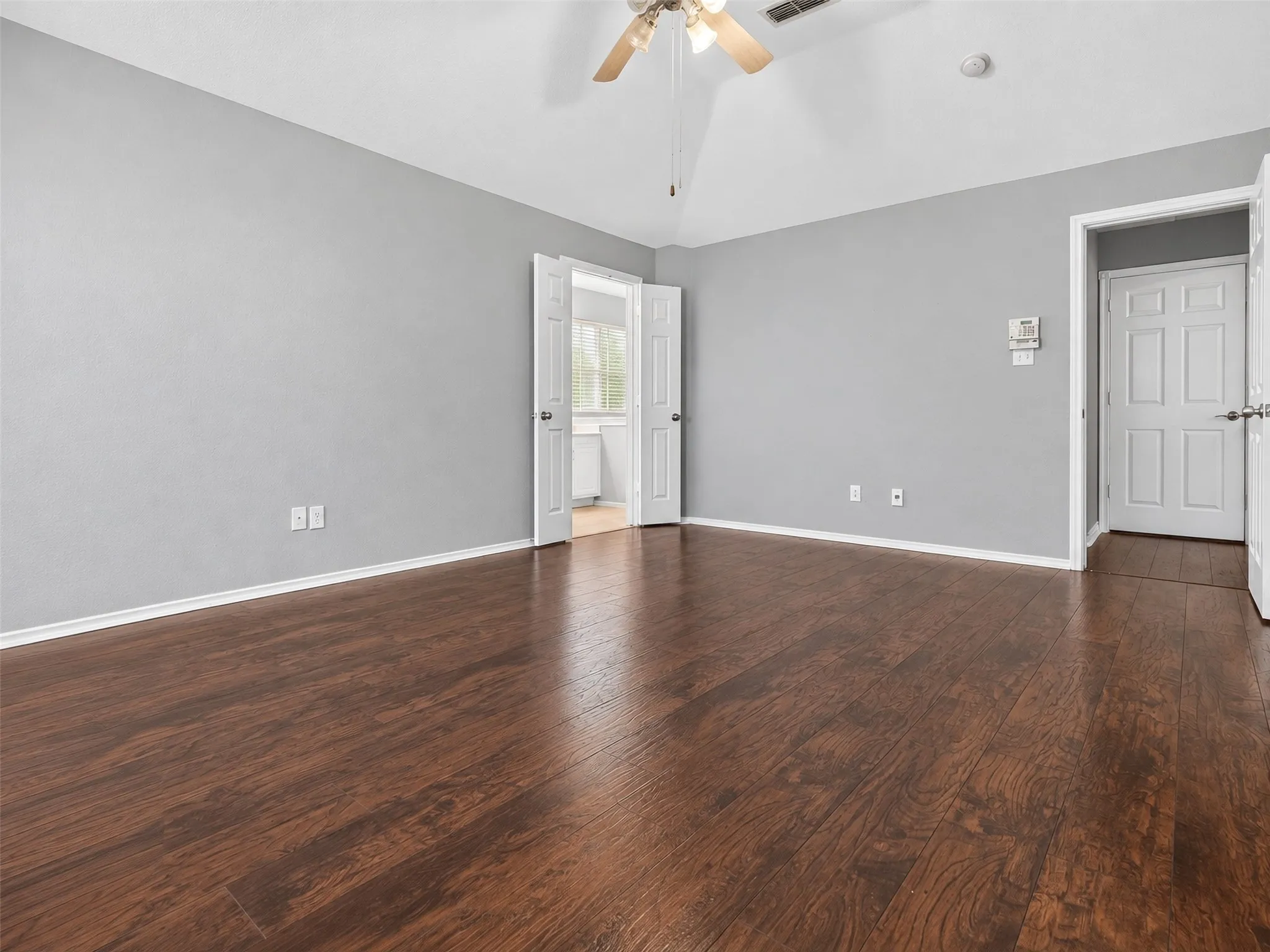 Single Family Residence For Rent in Tarrant County , 1623 Brookleaf Drive, Arlington, Texas 76018, 4 Bedroom, 2 Bathroom, 1 Garage spaces, 1,851 Sqft, built in 2004, mls#21402312, Real Estate Agent in Arlington, Homes For Rent in Tarrant county, Homes For Rent in Arlington, Realtor in Arlington Texas, Real Estate Brokerage Independent Realty Texas, Luminita Cordes Realtor
