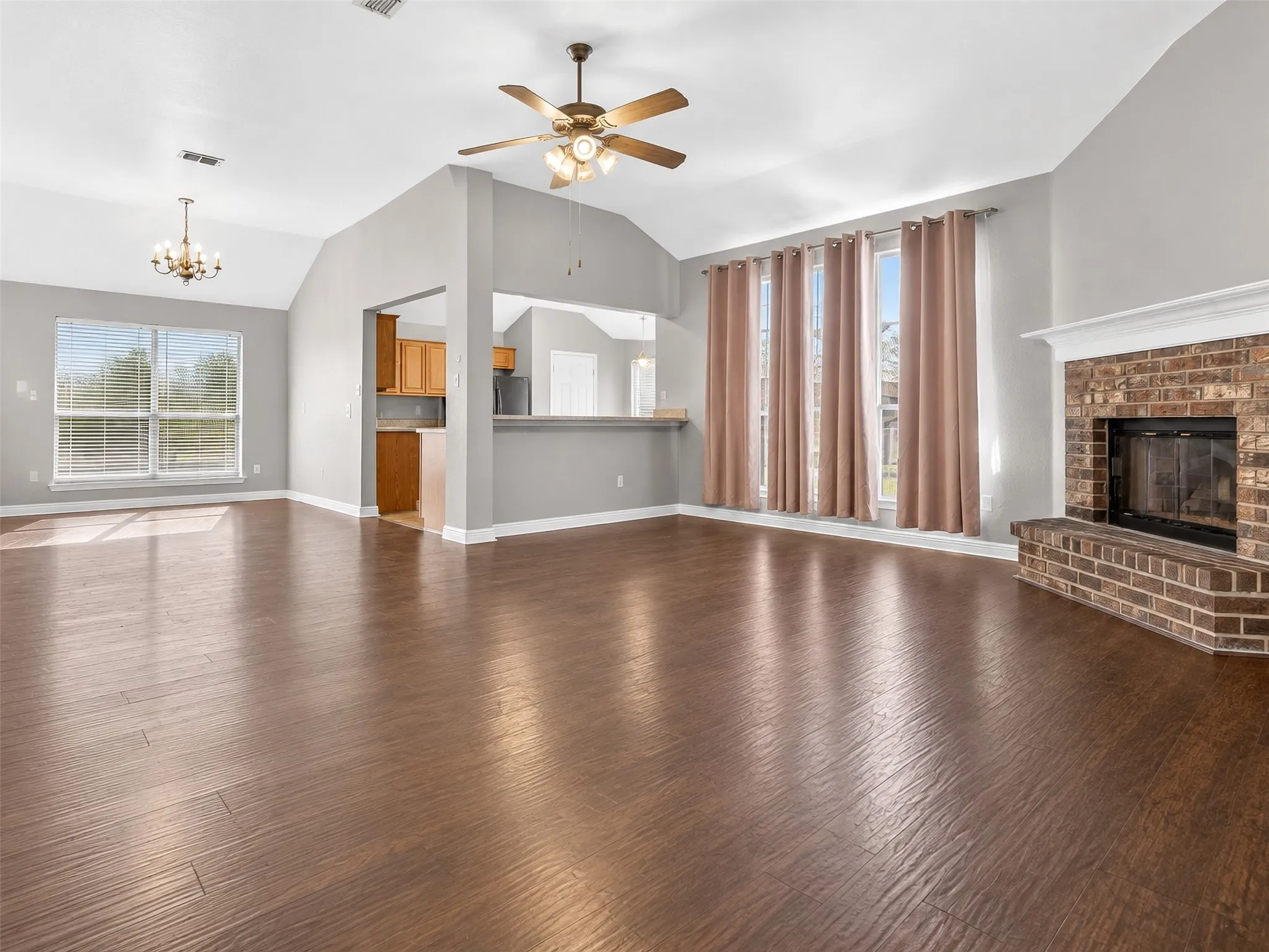 Single Family Residence For Rent in Tarrant County , 1623 Brookleaf Drive, Arlington, Texas 76018, 4 Bedroom, 2 Bathroom, 1 Garage spaces, 1,851 Sqft, built in 2004, mls#21402312, Real Estate Agent in Arlington, Homes For Rent in Tarrant county, Homes For Rent in Arlington, Realtor in Arlington Texas, Real Estate Brokerage Independent Realty Texas, Luminita Cordes Realtor