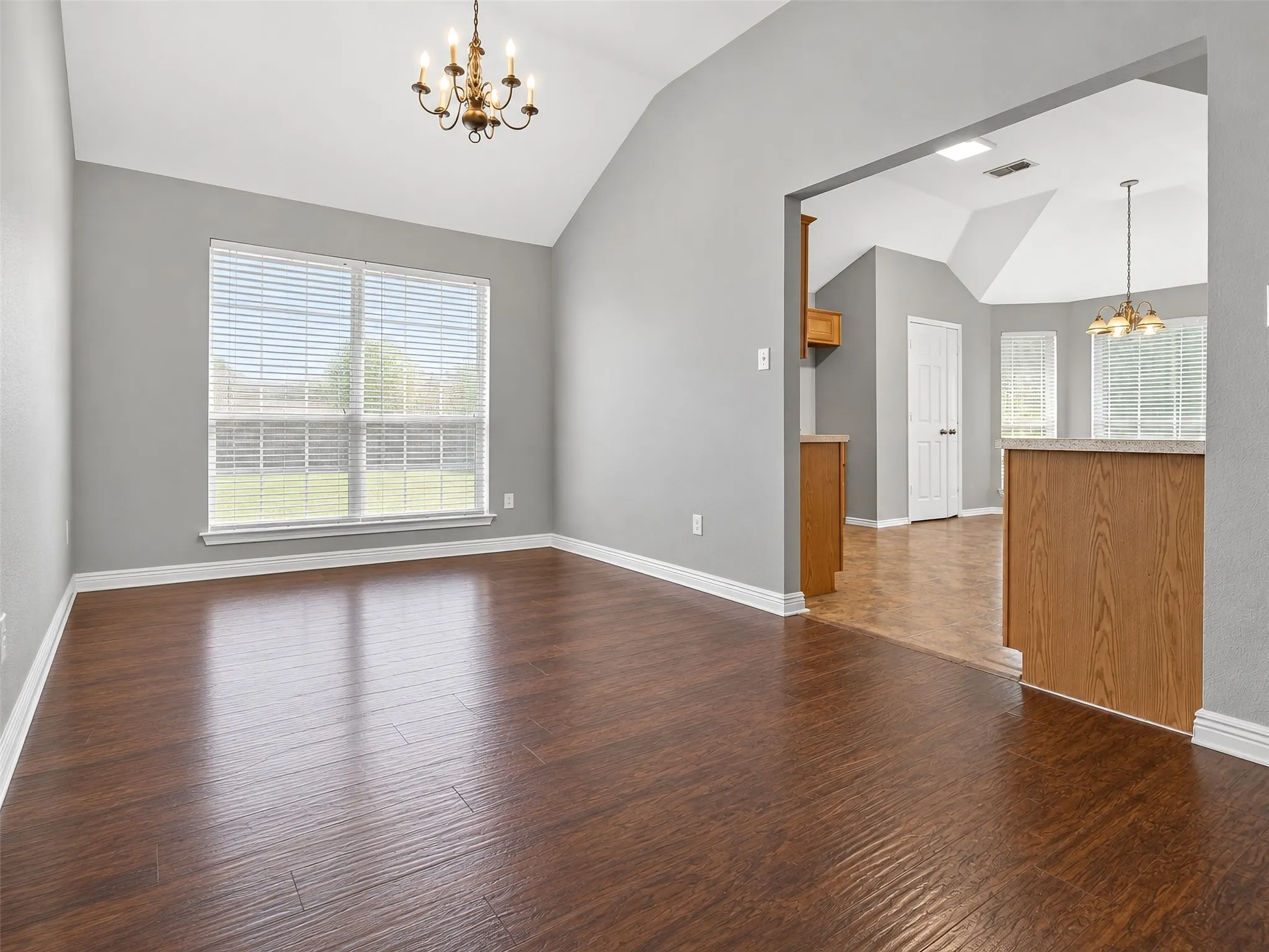 Single Family Residence For Rent in Tarrant County , 1623 Brookleaf Drive, Arlington, Texas 76018, 4 Bedroom, 2 Bathroom, 1 Garage spaces, 1,851 Sqft, built in 2004, mls#21402312, Real Estate Agent in Arlington, Homes For Rent in Tarrant county, Homes For Rent in Arlington, Realtor in Arlington Texas, Real Estate Brokerage Independent Realty Texas, Luminita Cordes Realtor