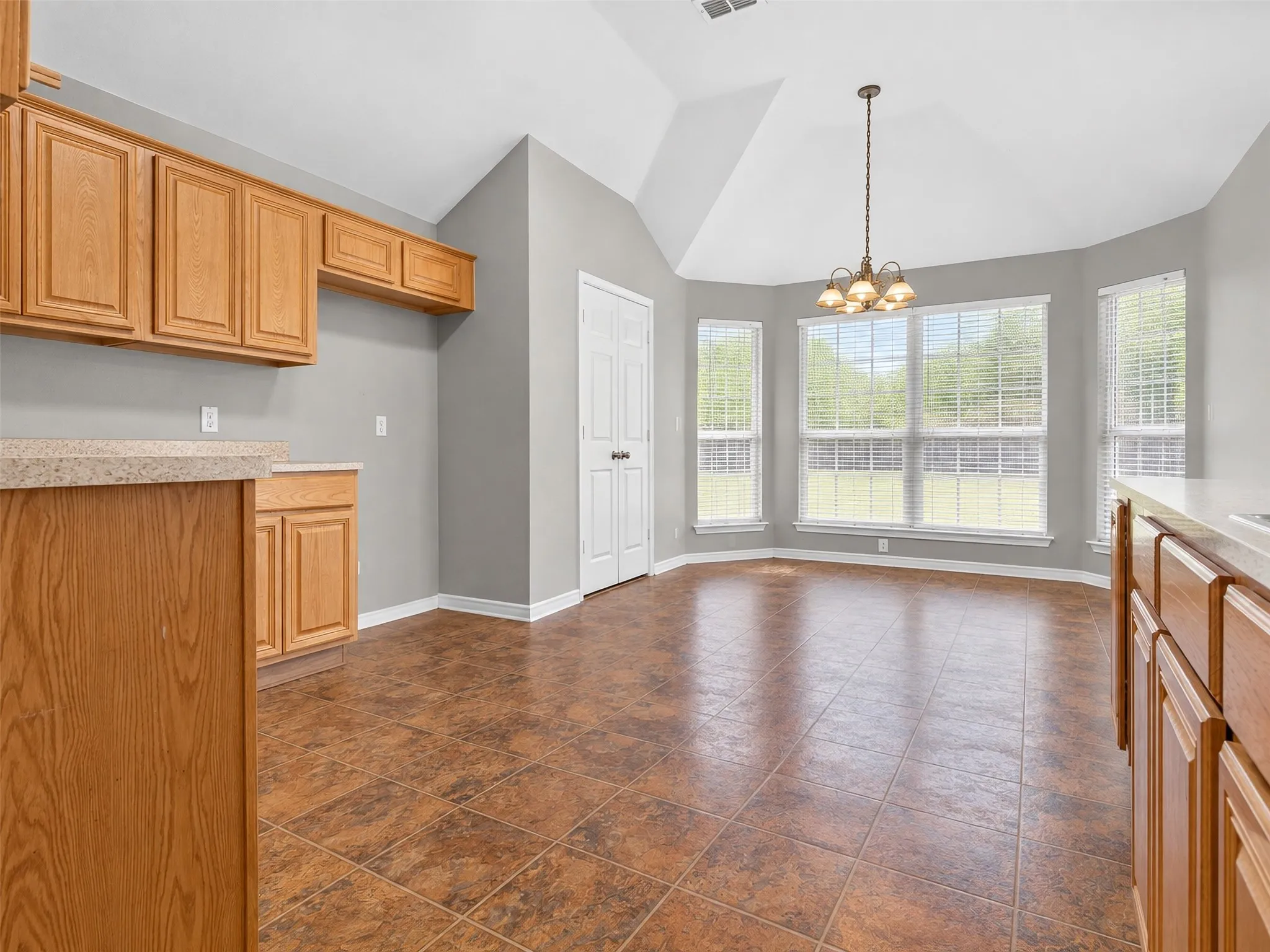 Single Family Residence For Rent in Tarrant County , 1623 Brookleaf Drive, Arlington, Texas 76018, 4 Bedroom, 2 Bathroom, 1 Garage spaces, 1,851 Sqft, built in 2004, mls#21402312, Real Estate Agent in Arlington, Homes For Rent in Tarrant county, Homes For Rent in Arlington, Realtor in Arlington Texas, Real Estate Brokerage Independent Realty Texas, Luminita Cordes Realtor