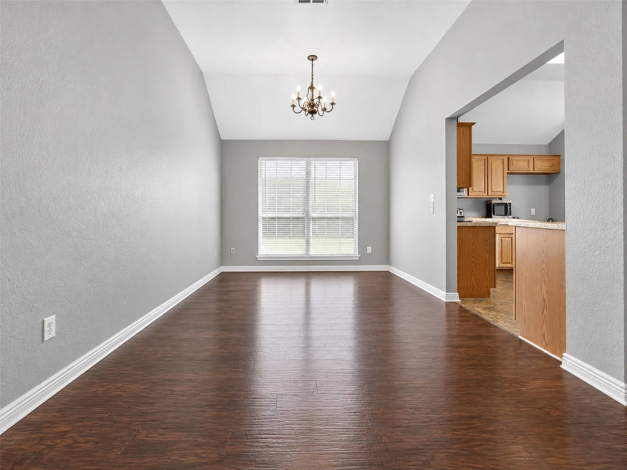 Single Family Residence For Rent in Tarrant County , 1623 Brookleaf Drive, Arlington, Texas 76018, 4 Bedroom, 2 Bathroom, 1 Garage spaces, 1,851 Sqft, built in 2004, mls#21402312, Real Estate Agent in Arlington, Homes For Rent in Tarrant county, Homes For Rent in Arlington, Realtor in Arlington Texas, Real Estate Brokerage Independent Realty Texas, Luminita Cordes Realtor