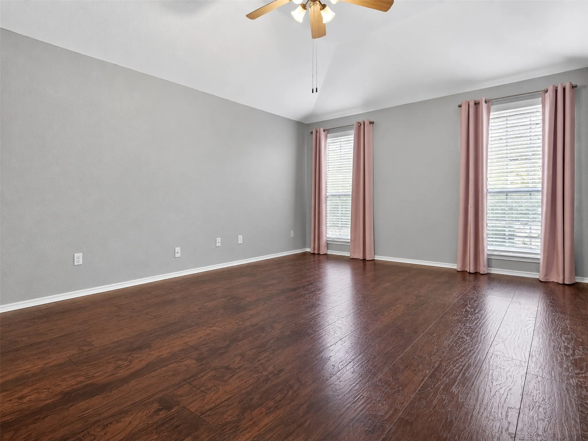 Single Family Residence For Rent in Tarrant County , 1623 Brookleaf Drive, Arlington, Texas 76018, 4 Bedroom, 2 Bathroom, 1 Garage spaces, 1,851 Sqft, built in 2004, mls#21402312, Real Estate Agent in Arlington, Homes For Rent in Tarrant county, Homes For Rent in Arlington, Realtor in Arlington Texas, Real Estate Brokerage Independent Realty Texas, Luminita Cordes Realtor