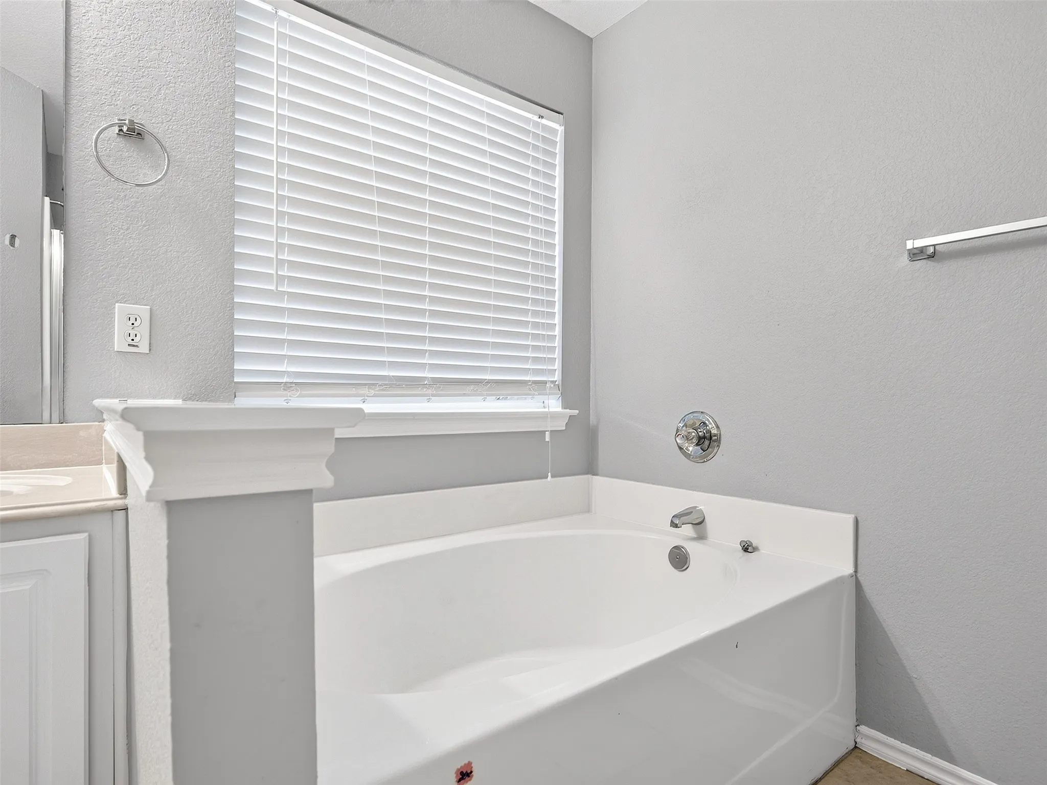 Single Family Residence For Rent in Tarrant County , 1623 Brookleaf Drive, Arlington, Texas 76018, 4 Bedroom, 2 Bathroom, 1 Garage spaces, 1,851 Sqft, built in 2004, mls#21402312, Real Estate Agent in Arlington, Homes For Rent in Tarrant county, Homes For Rent in Arlington, Realtor in Arlington Texas, Real Estate Brokerage Independent Realty Texas, Luminita Cordes Realtor