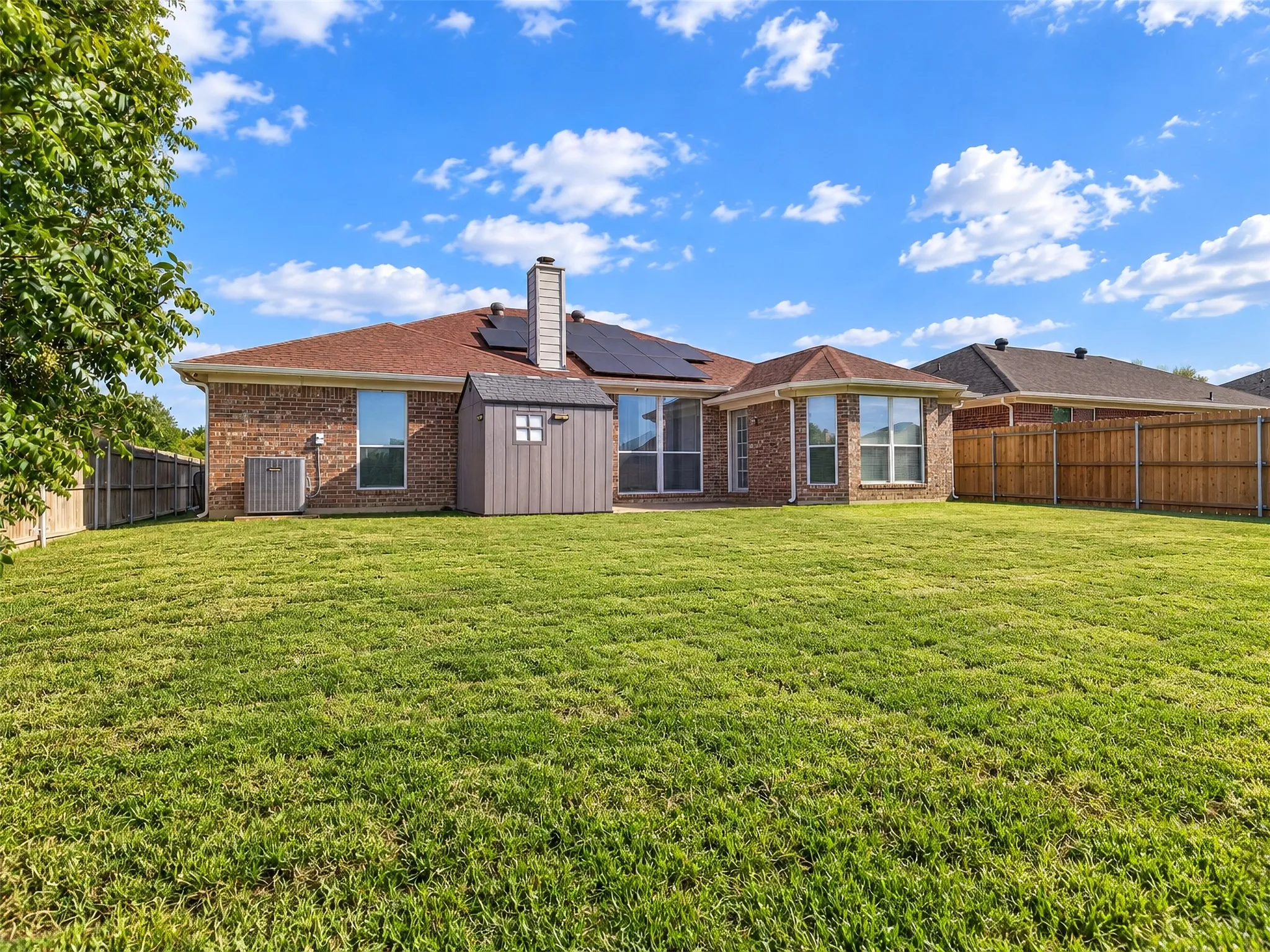 Single Family Residence For Rent in Tarrant County , 1623 Brookleaf Drive, Arlington, Texas 76018, 4 Bedroom, 2 Bathroom, 1 Garage spaces, 1,851 Sqft, built in 2004, mls#21402312, Real Estate Agent in Arlington, Homes For Rent in Tarrant county, Homes For Rent in Arlington, Realtor in Arlington Texas, Real Estate Brokerage Independent Realty Texas, Luminita Cordes Realtor