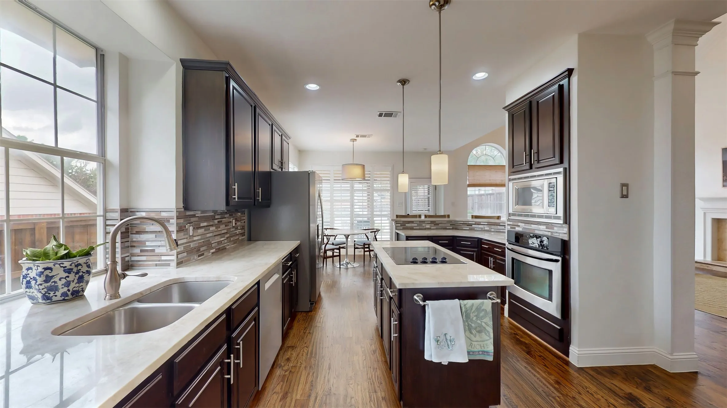Single Family Residence For Sale in Tarrant County , 2148 Brookgate Drive, Grapevine, Texas 76051, 4 Bedroom, 3 Bathroom, 2 Garage spaces, 2,454 Sqft, built in 1994, mls#21401656, Real Estate Agent in Grapevine, Homes For Sale in Tarrant county, Homes For Sale in Grapevine, Realtor in Grapevine Texas, Real Estate Brokerage Independent Realty Texas, Luminita Cordes Realtor