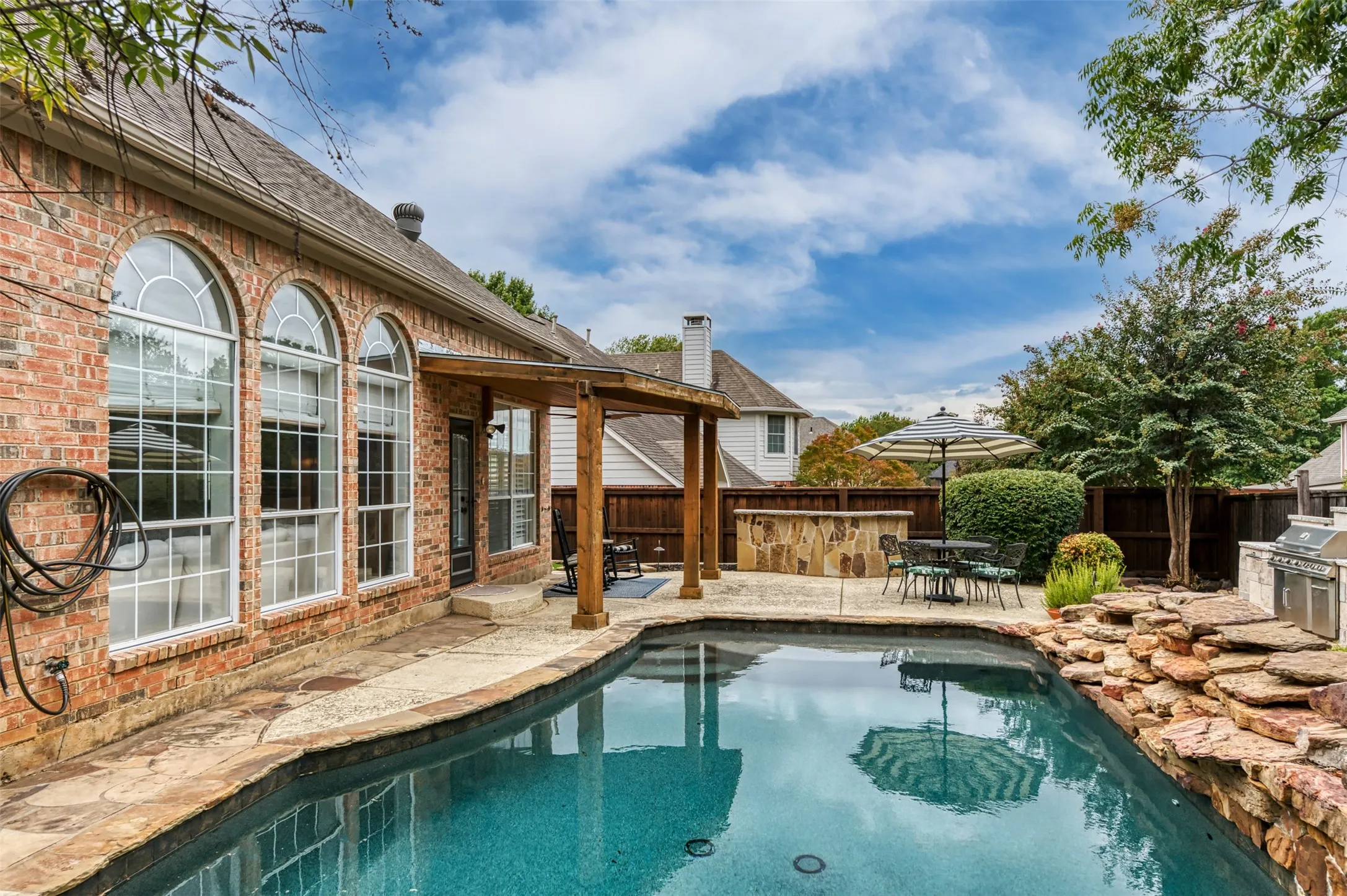 Single Family Residence For Sale in Tarrant County , 2148 Brookgate Drive, Grapevine, Texas 76051, 4 Bedroom, 3 Bathroom, 2 Garage spaces, 2,454 Sqft, built in 1994, mls#21401656, Real Estate Agent in Grapevine, Homes For Sale in Tarrant county, Homes For Sale in Grapevine, Realtor in Grapevine Texas, Real Estate Brokerage Independent Realty Texas, Luminita Cordes Realtor