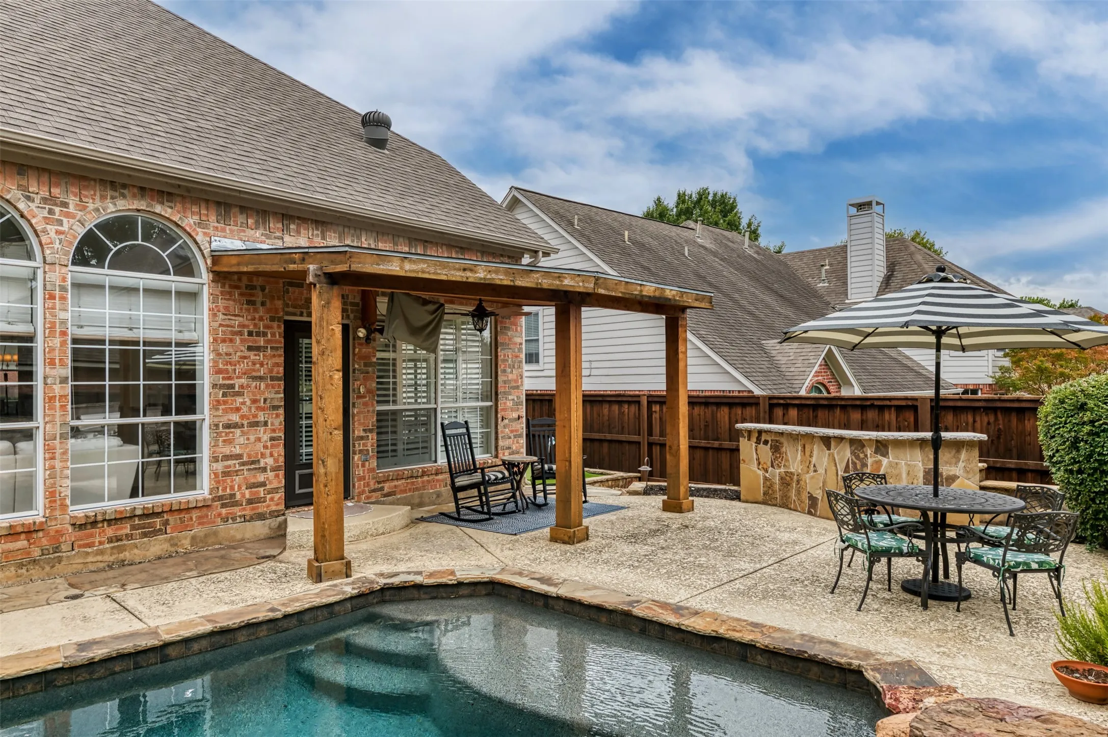 Single Family Residence For Sale in Tarrant County , 2148 Brookgate Drive, Grapevine, Texas 76051, 4 Bedroom, 3 Bathroom, 2 Garage spaces, 2,454 Sqft, built in 1994, mls#21401656, Real Estate Agent in Grapevine, Homes For Sale in Tarrant county, Homes For Sale in Grapevine, Realtor in Grapevine Texas, Real Estate Brokerage Independent Realty Texas, Luminita Cordes Realtor