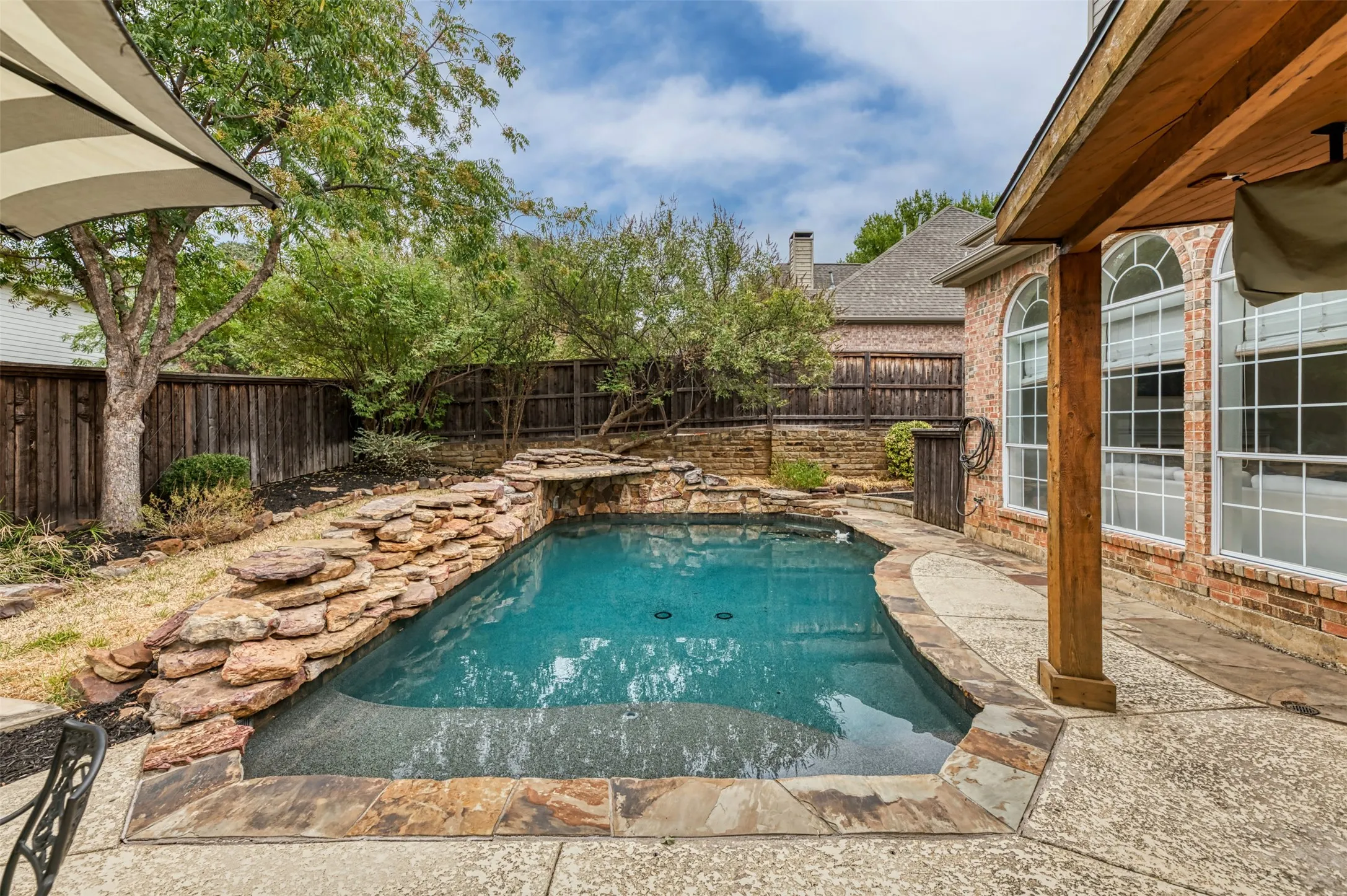 Single Family Residence For Sale in Tarrant County , 2148 Brookgate Drive, Grapevine, Texas 76051, 4 Bedroom, 3 Bathroom, 2 Garage spaces, 2,454 Sqft, built in 1994, mls#21401656, Real Estate Agent in Grapevine, Homes For Sale in Tarrant county, Homes For Sale in Grapevine, Realtor in Grapevine Texas, Real Estate Brokerage Independent Realty Texas, Luminita Cordes Realtor