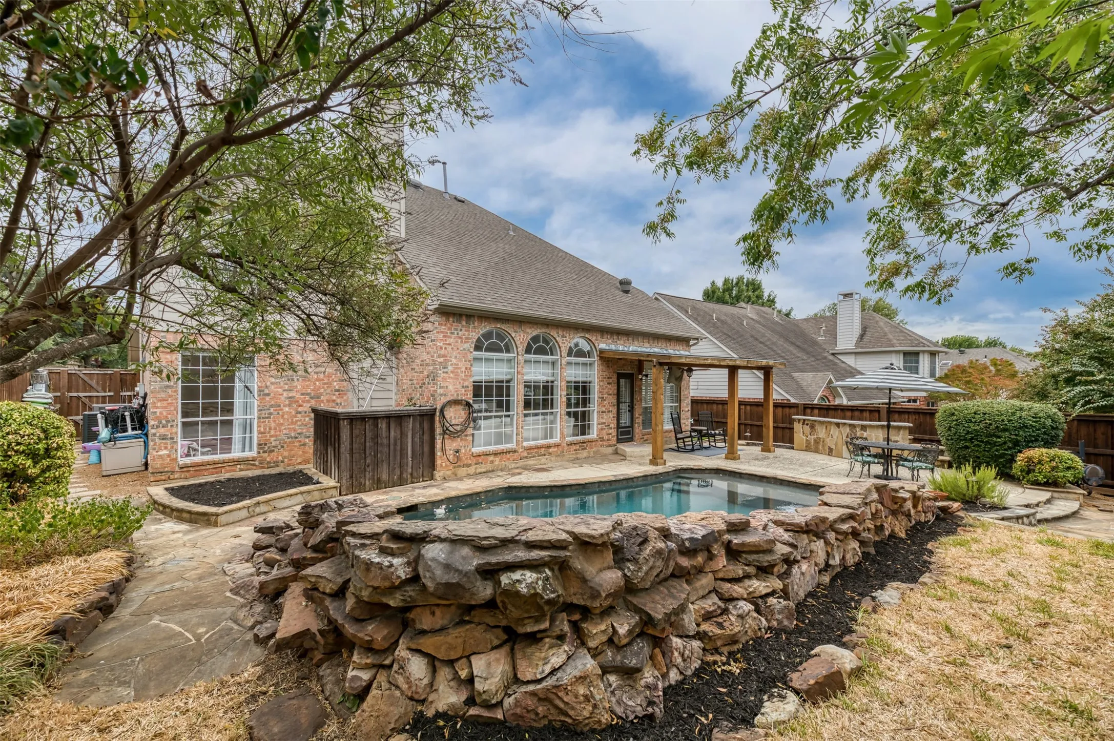 Single Family Residence For Sale in Tarrant County , 2148 Brookgate Drive, Grapevine, Texas 76051, 4 Bedroom, 3 Bathroom, 2 Garage spaces, 2,454 Sqft, built in 1994, mls#21401656, Real Estate Agent in Grapevine, Homes For Sale in Tarrant county, Homes For Sale in Grapevine, Realtor in Grapevine Texas, Real Estate Brokerage Independent Realty Texas, Luminita Cordes Realtor