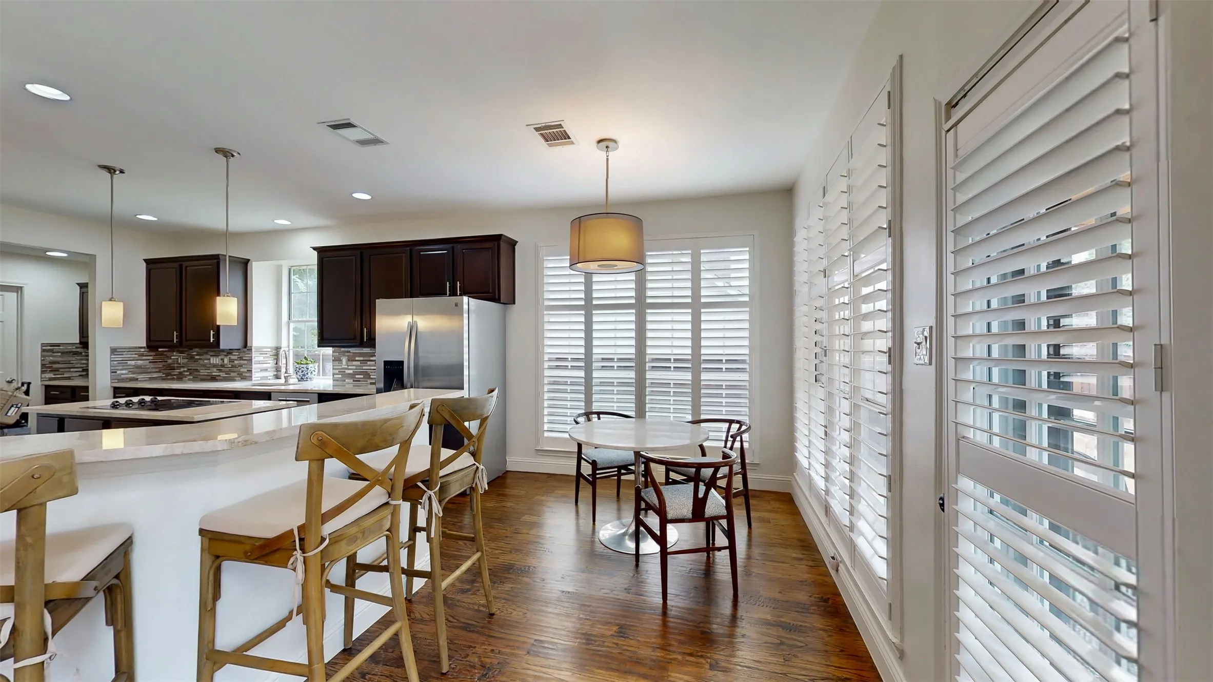 Single Family Residence For Sale in Tarrant County , 2148 Brookgate Drive, Grapevine, Texas 76051, 4 Bedroom, 3 Bathroom, 2 Garage spaces, 2,454 Sqft, built in 1994, mls#21401656, Real Estate Agent in Grapevine, Homes For Sale in Tarrant county, Homes For Sale in Grapevine, Realtor in Grapevine Texas, Real Estate Brokerage Independent Realty Texas, Luminita Cordes Realtor