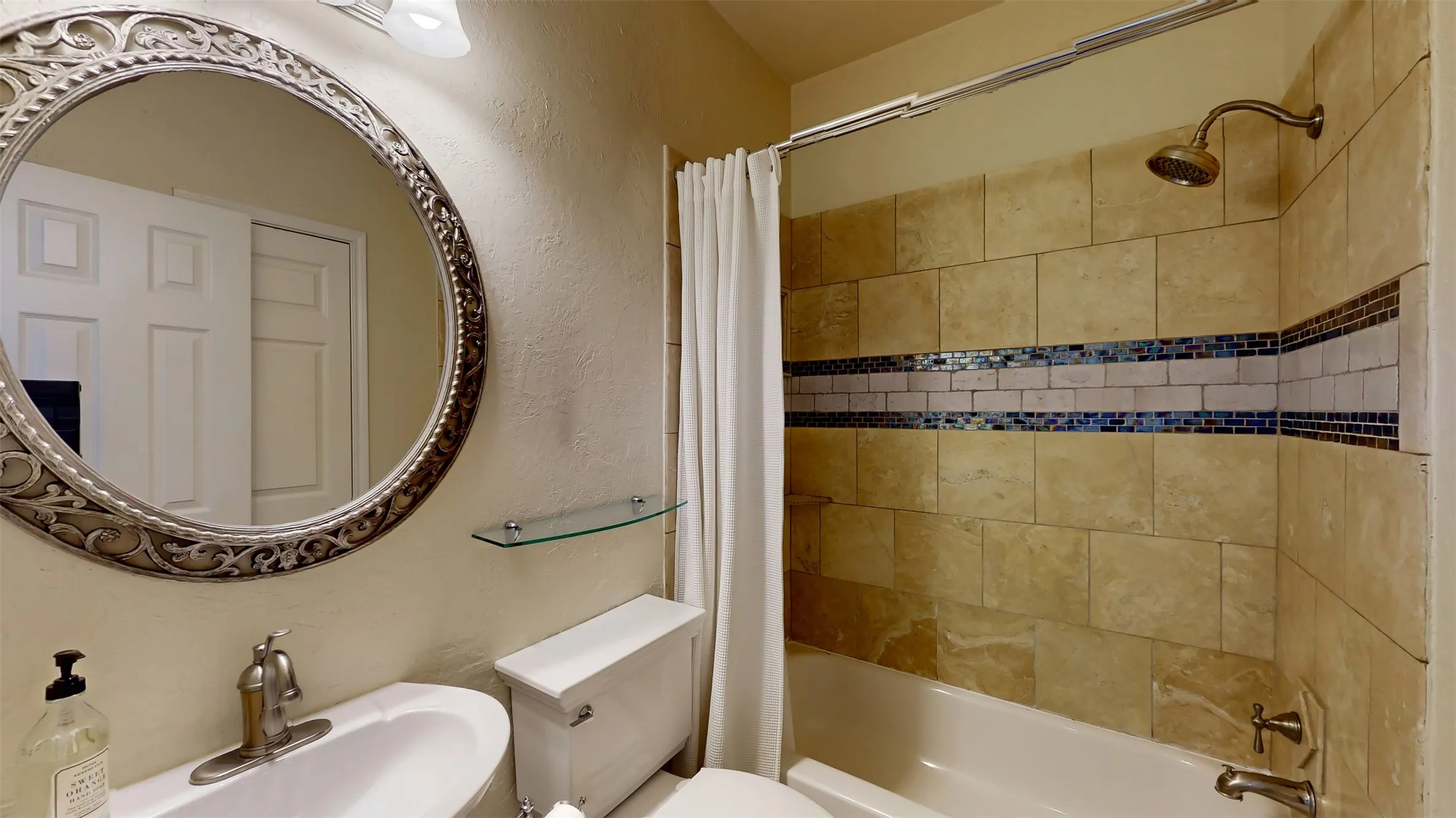 Single Family Residence For Sale in Tarrant County , 2148 Brookgate Drive, Grapevine, Texas 76051, 4 Bedroom, 3 Bathroom, 2 Garage spaces, 2,454 Sqft, built in 1994, mls#21401656, Real Estate Agent in Grapevine, Homes For Sale in Tarrant county, Homes For Sale in Grapevine, Realtor in Grapevine Texas, Real Estate Brokerage Independent Realty Texas, Luminita Cordes Realtor
