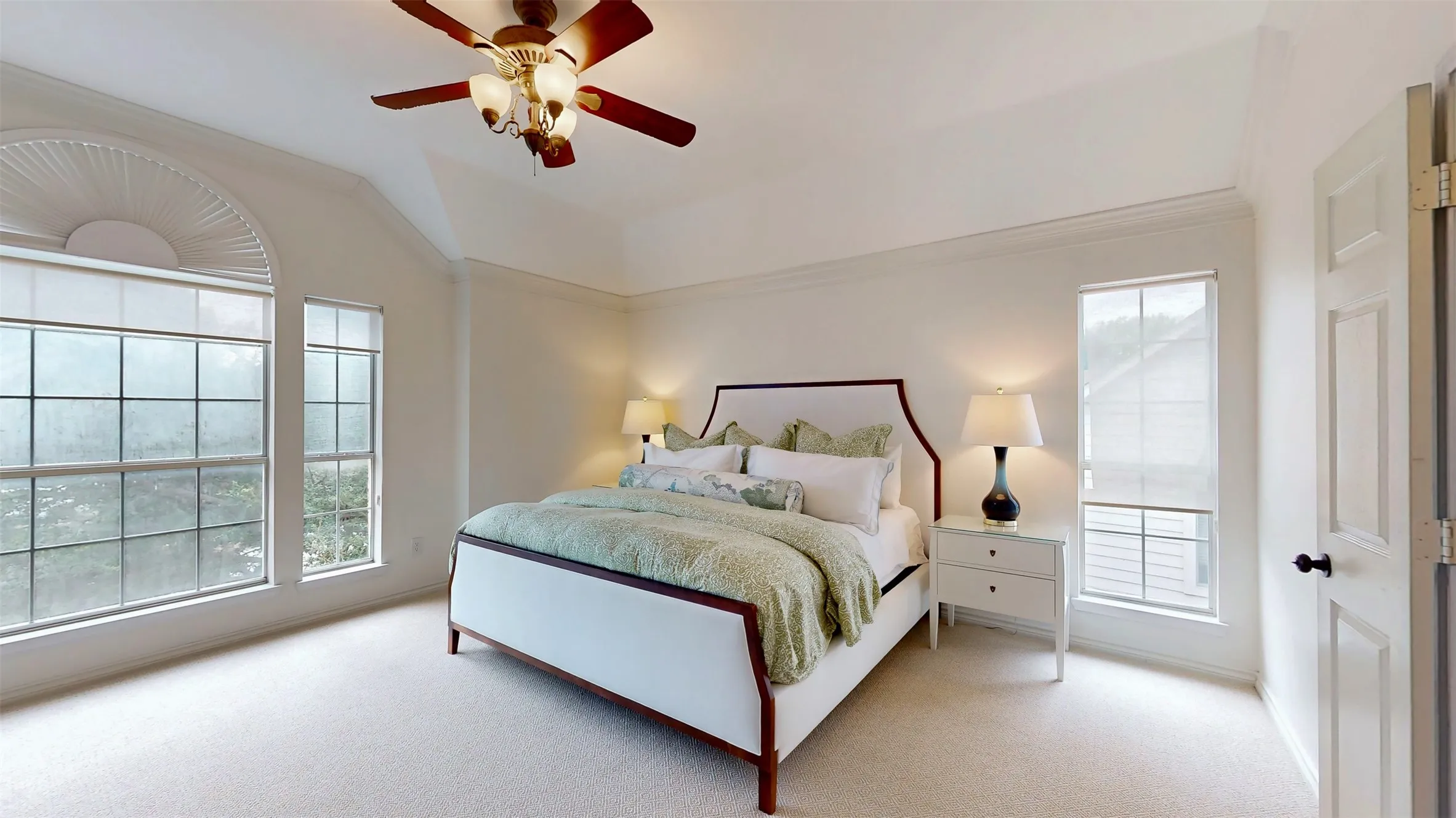 Single Family Residence For Sale in Tarrant County , 2148 Brookgate Drive, Grapevine, Texas 76051, 4 Bedroom, 3 Bathroom, 2 Garage spaces, 2,454 Sqft, built in 1994, mls#21401656, Real Estate Agent in Grapevine, Homes For Sale in Tarrant county, Homes For Sale in Grapevine, Realtor in Grapevine Texas, Real Estate Brokerage Independent Realty Texas, Luminita Cordes Realtor