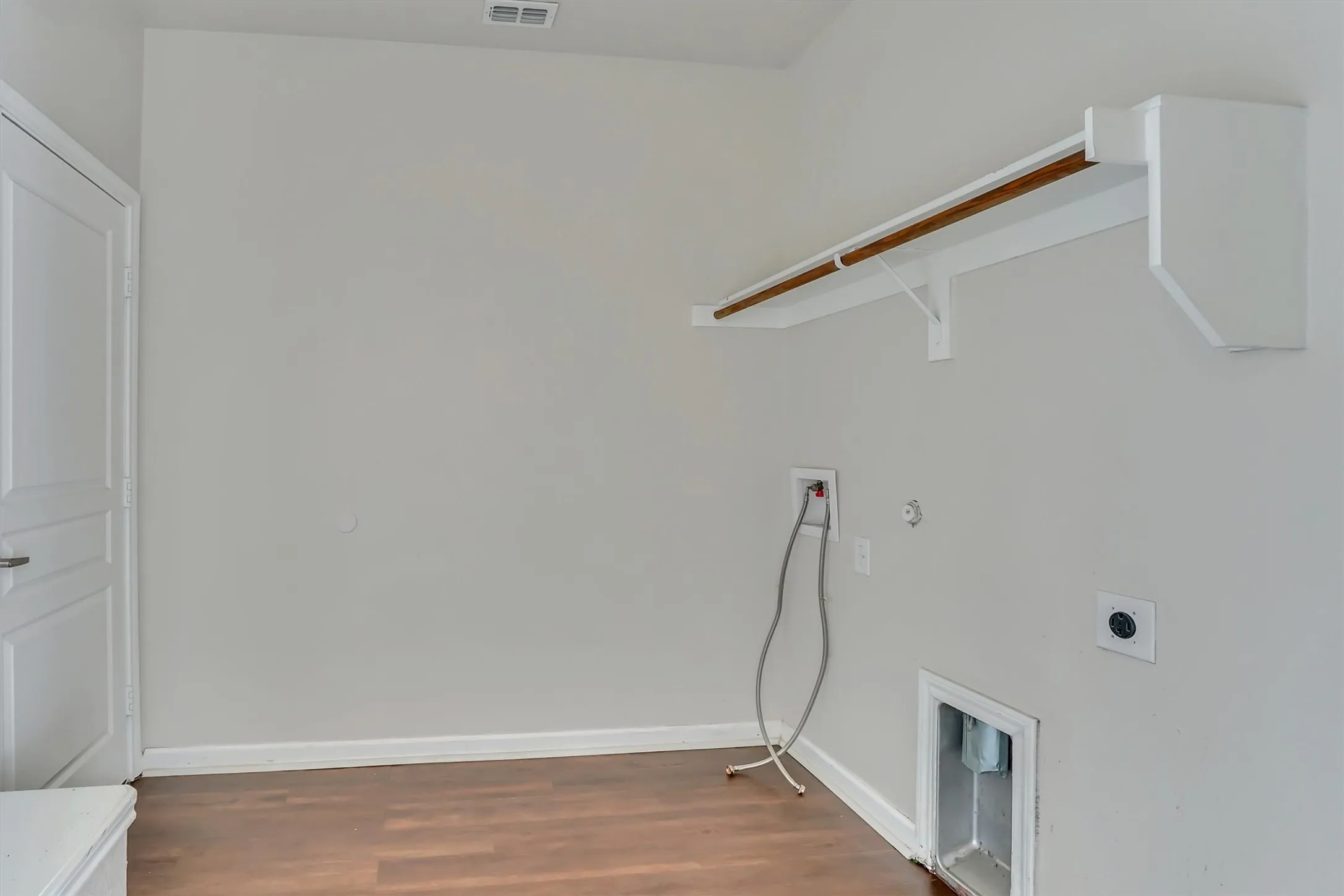 Single Family Residence For Rent in Tarrant County , 816 Oriel Circle, Fort Worth, Texas 76036, 3 Bedroom, 2 Bathroom, 2 Garage spaces, 1,540 Sqft, built in 2018, mls#21402716, Real Estate Agent in Fort Worth, Homes For Rent in Tarrant county, Homes For Rent in Fort Worth, Realtor in Fort Worth Texas, Real Estate Brokerage Independent Realty Texas, Luminita Cordes Realtor