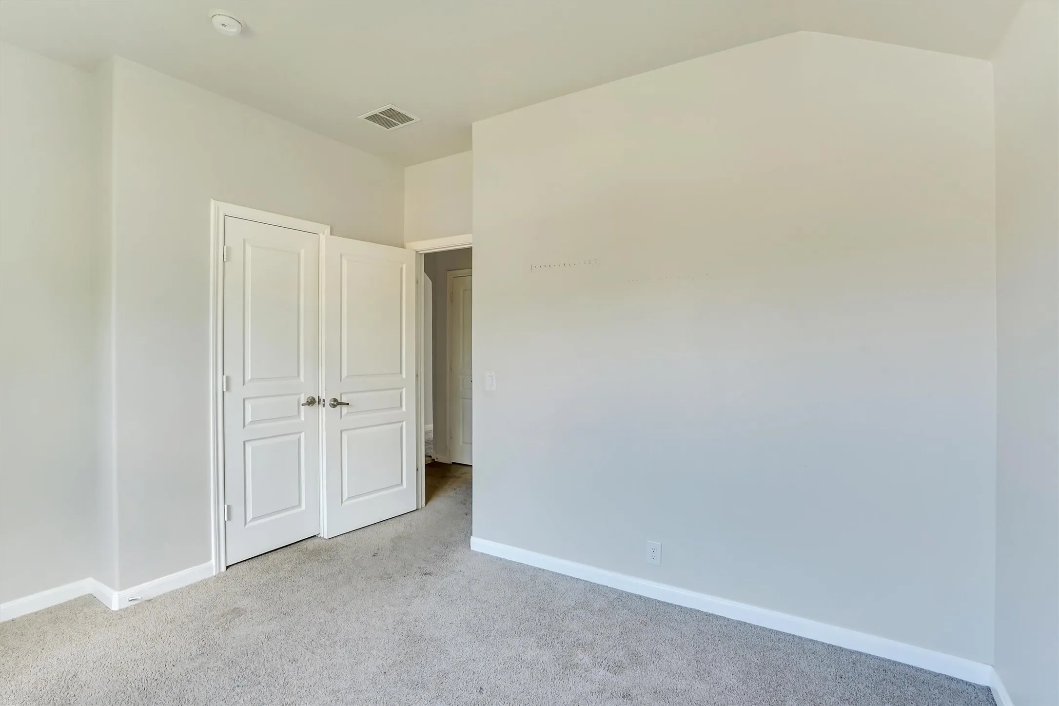 Single Family Residence For Rent in Tarrant County , 816 Oriel Circle, Fort Worth, Texas 76036, 3 Bedroom, 2 Bathroom, 2 Garage spaces, 1,540 Sqft, built in 2018, mls#21402716, Real Estate Agent in Fort Worth, Homes For Rent in Tarrant county, Homes For Rent in Fort Worth, Realtor in Fort Worth Texas, Real Estate Brokerage Independent Realty Texas, Luminita Cordes Realtor