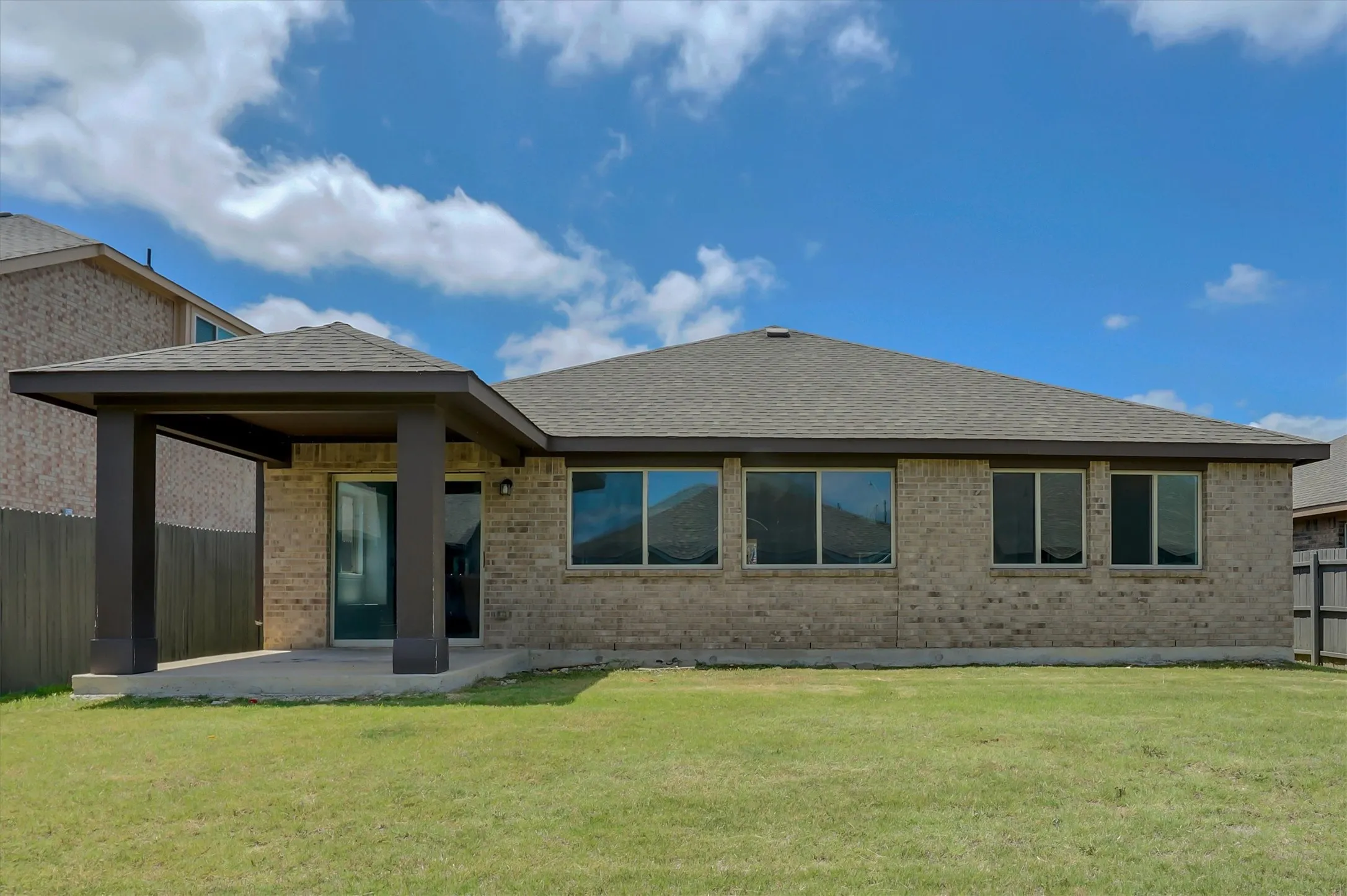 Single Family Residence For Rent in Tarrant County , 816 Oriel Circle, Fort Worth, Texas 76036, 3 Bedroom, 2 Bathroom, 2 Garage spaces, 1,540 Sqft, built in 2018, mls#21402716, Real Estate Agent in Fort Worth, Homes For Rent in Tarrant county, Homes For Rent in Fort Worth, Realtor in Fort Worth Texas, Real Estate Brokerage Independent Realty Texas, Luminita Cordes Realtor