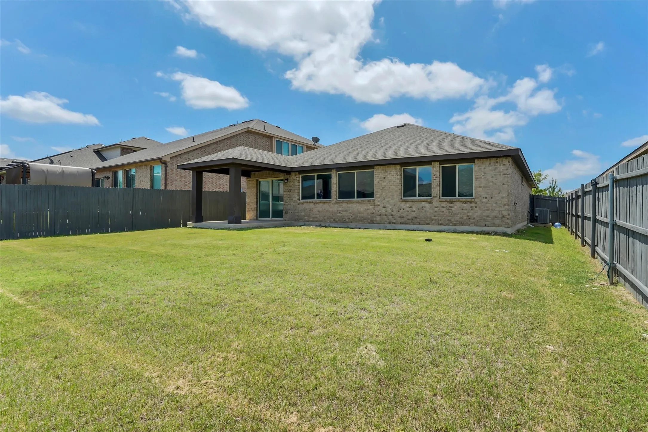 Single Family Residence For Rent in Tarrant County , 816 Oriel Circle, Fort Worth, Texas 76036, 3 Bedroom, 2 Bathroom, 2 Garage spaces, 1,540 Sqft, built in 2018, mls#21402716, Real Estate Agent in Fort Worth, Homes For Rent in Tarrant county, Homes For Rent in Fort Worth, Realtor in Fort Worth Texas, Real Estate Brokerage Independent Realty Texas, Luminita Cordes Realtor