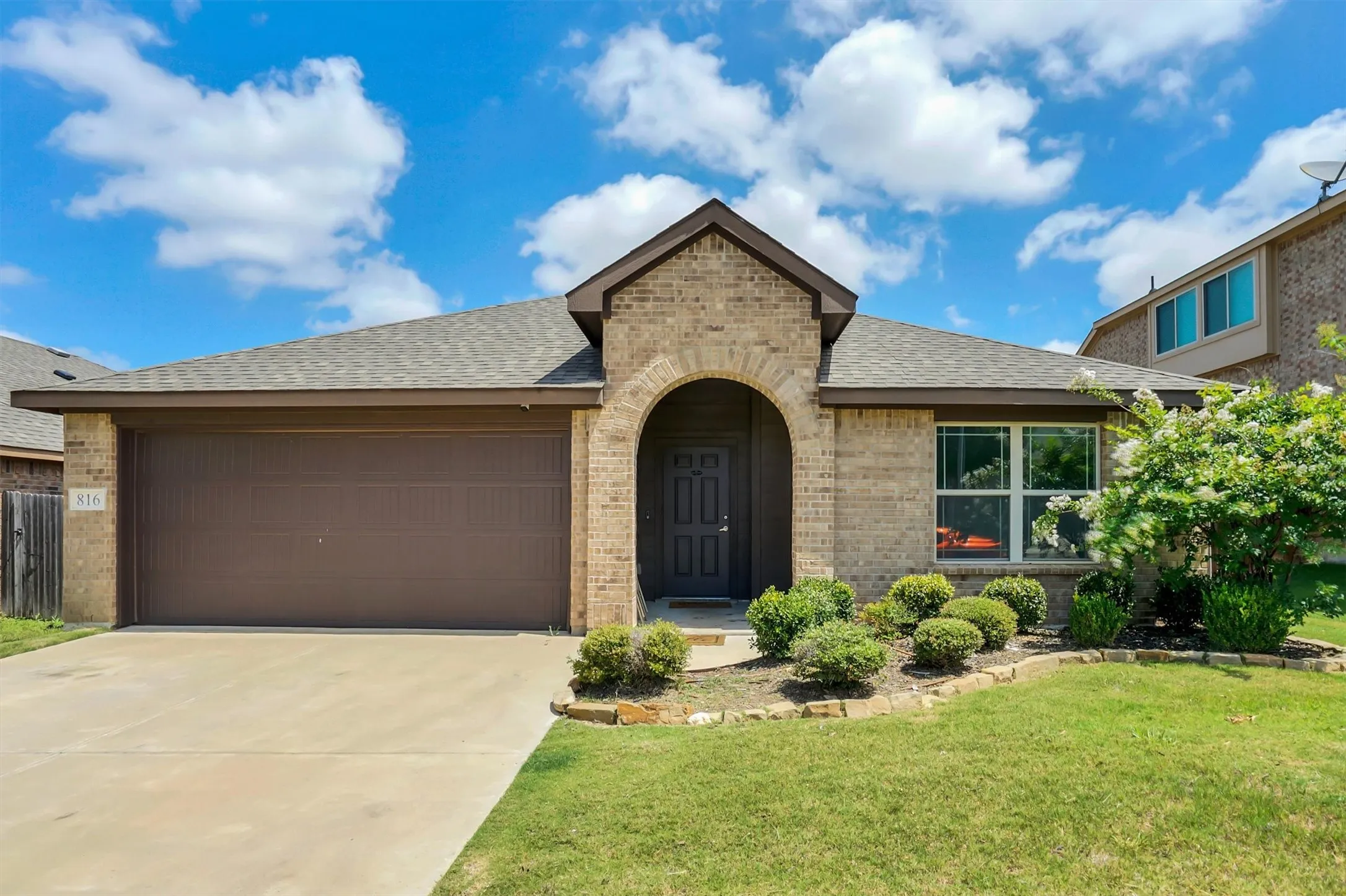 Single Family Residence For Rent in Tarrant County , 816 Oriel Circle, Fort Worth, Texas 76036, 3 Bedroom, 2 Bathroom, 2 Garage spaces, 1,540 Sqft, built in 2018, mls#21402716, Real Estate Agent in Fort Worth, Homes For Rent in Tarrant county, Homes For Rent in Fort Worth, Realtor in Fort Worth Texas, Real Estate Brokerage Independent Realty Texas, Luminita Cordes Realtor