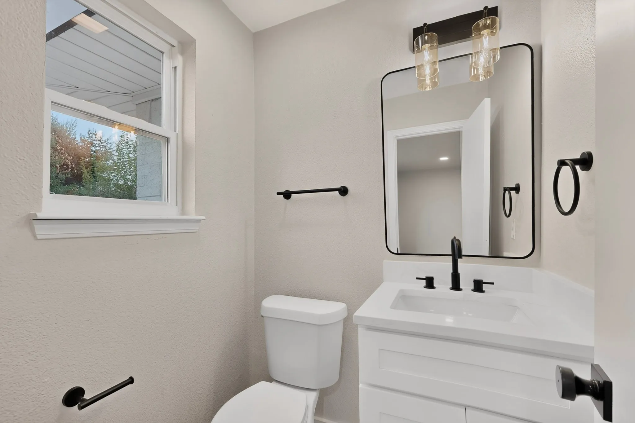 Single Family Residence For Sale in Denton County , 1331 San Antone Lane, Lewisville, Texas 75077, 5 Bedroom, 4 Bathroom, 2 Garage spaces, 2,863 Sqft, built in 1976, mls#21402645, Real Estate Agent in Lewisville, Homes For Sale in Denton county, Homes For Sale in Lewisville, Realtor in Lewisville Texas, Real Estate Brokerage Independent Realty Texas, Luminita Cordes Realtor