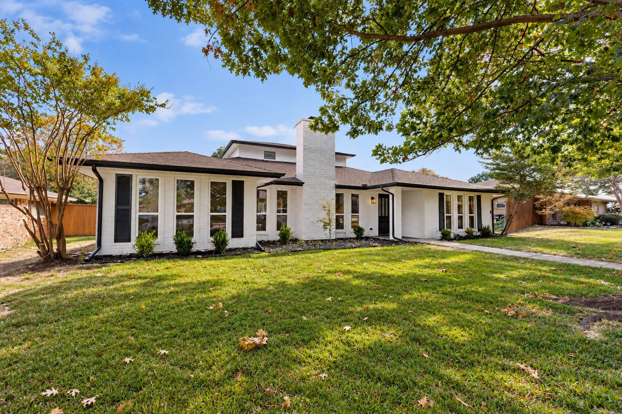 Single Family Residence For Sale in Denton County , 1331 San Antone Lane, Lewisville, Texas 75077, 5 Bedroom, 4 Bathroom, 2 Garage spaces, 2,863 Sqft, built in 1976, mls#21402645, Real Estate Agent in Lewisville, Homes For Sale in Denton county, Homes For Sale in Lewisville, Realtor in Lewisville Texas, Real Estate Brokerage Independent Realty Texas, Luminita Cordes Realtor