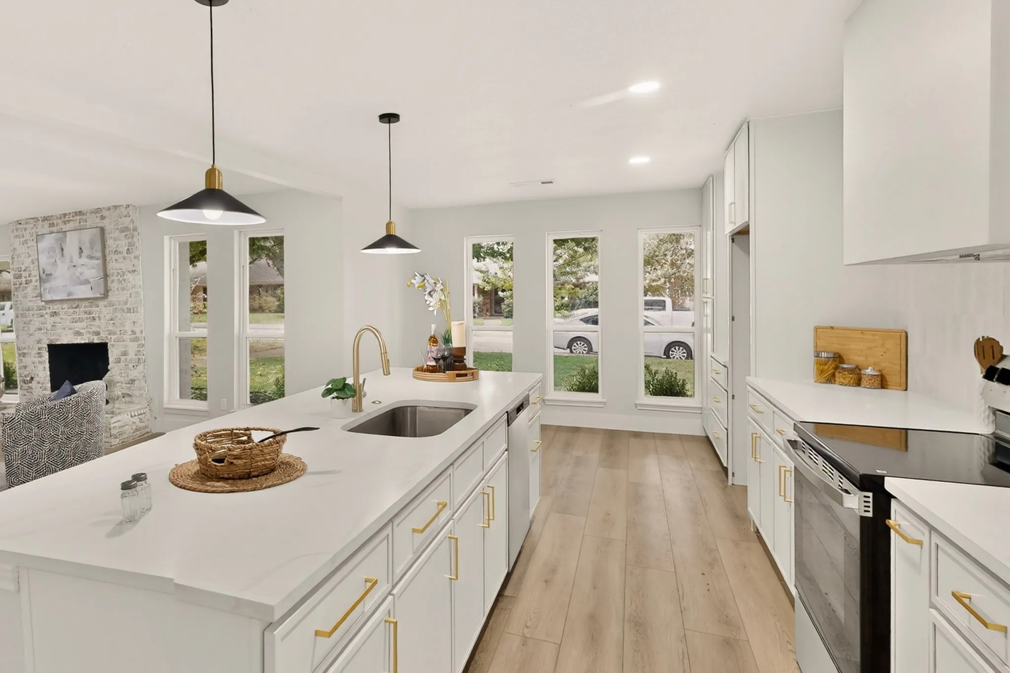 Single Family Residence For Sale in Denton County , 1331 San Antone Lane, Lewisville, Texas 75077, 5 Bedroom, 4 Bathroom, 2 Garage spaces, 2,863 Sqft, built in 1976, mls#21402645, Real Estate Agent in Lewisville, Homes For Sale in Denton county, Homes For Sale in Lewisville, Realtor in Lewisville Texas, Real Estate Brokerage Independent Realty Texas, Luminita Cordes Realtor